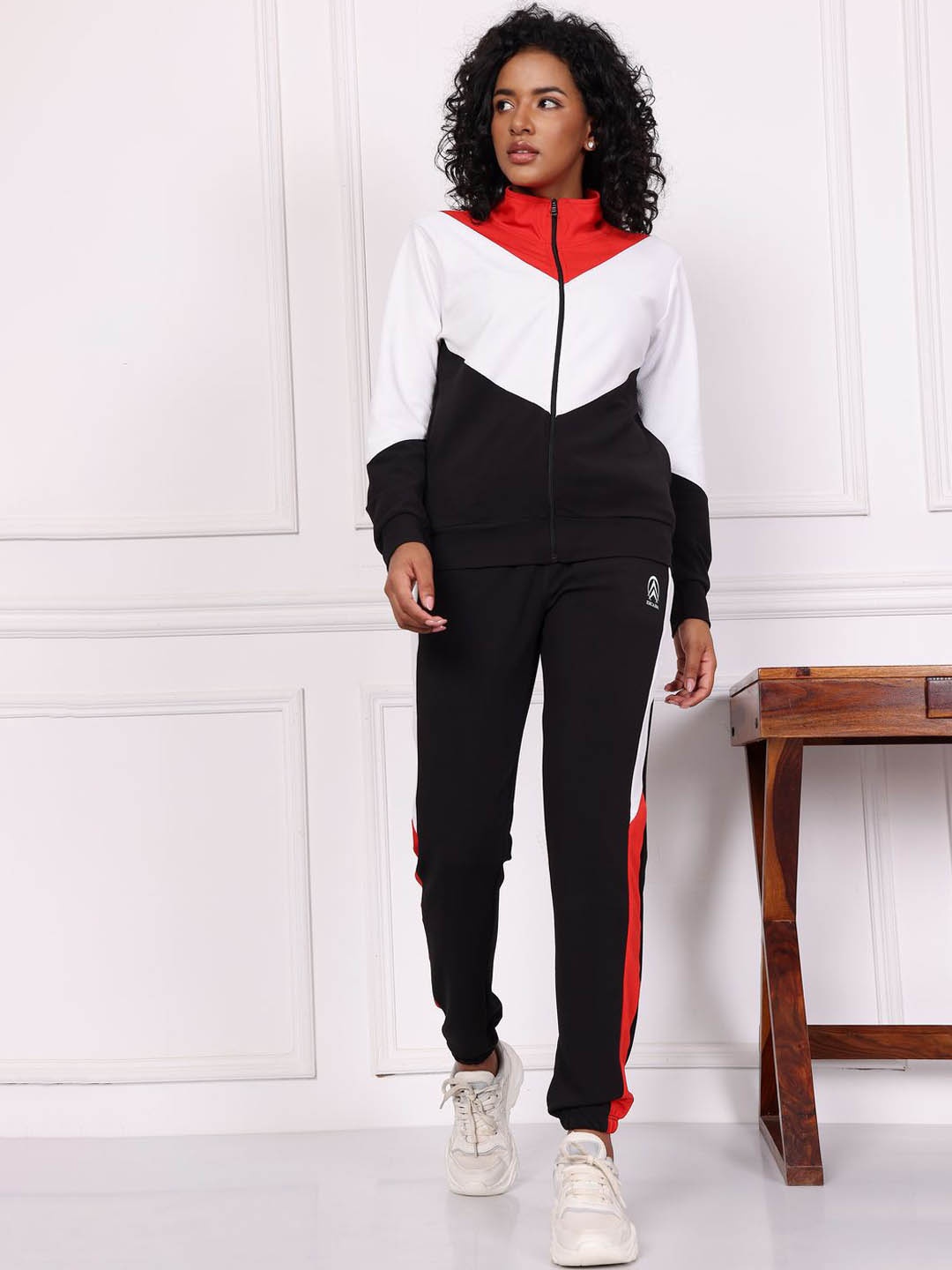 

Zicada Color-Blocked Mock Collar Sports Sweatshirt And Joggers, Black