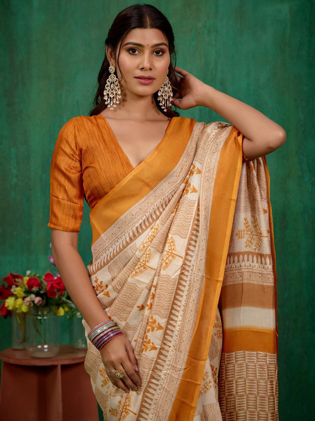 

Sangria Printed Saree With Blouse Piece, Cream