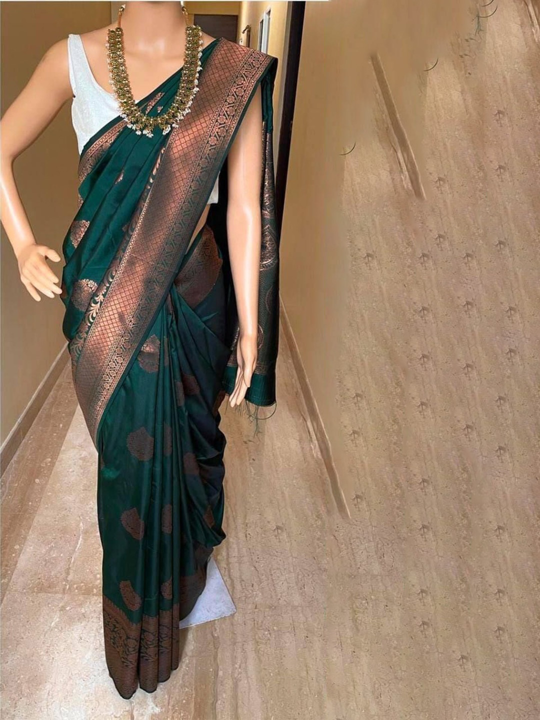 

bansari textiles Woven Design Zari Banarasi Saree, Green