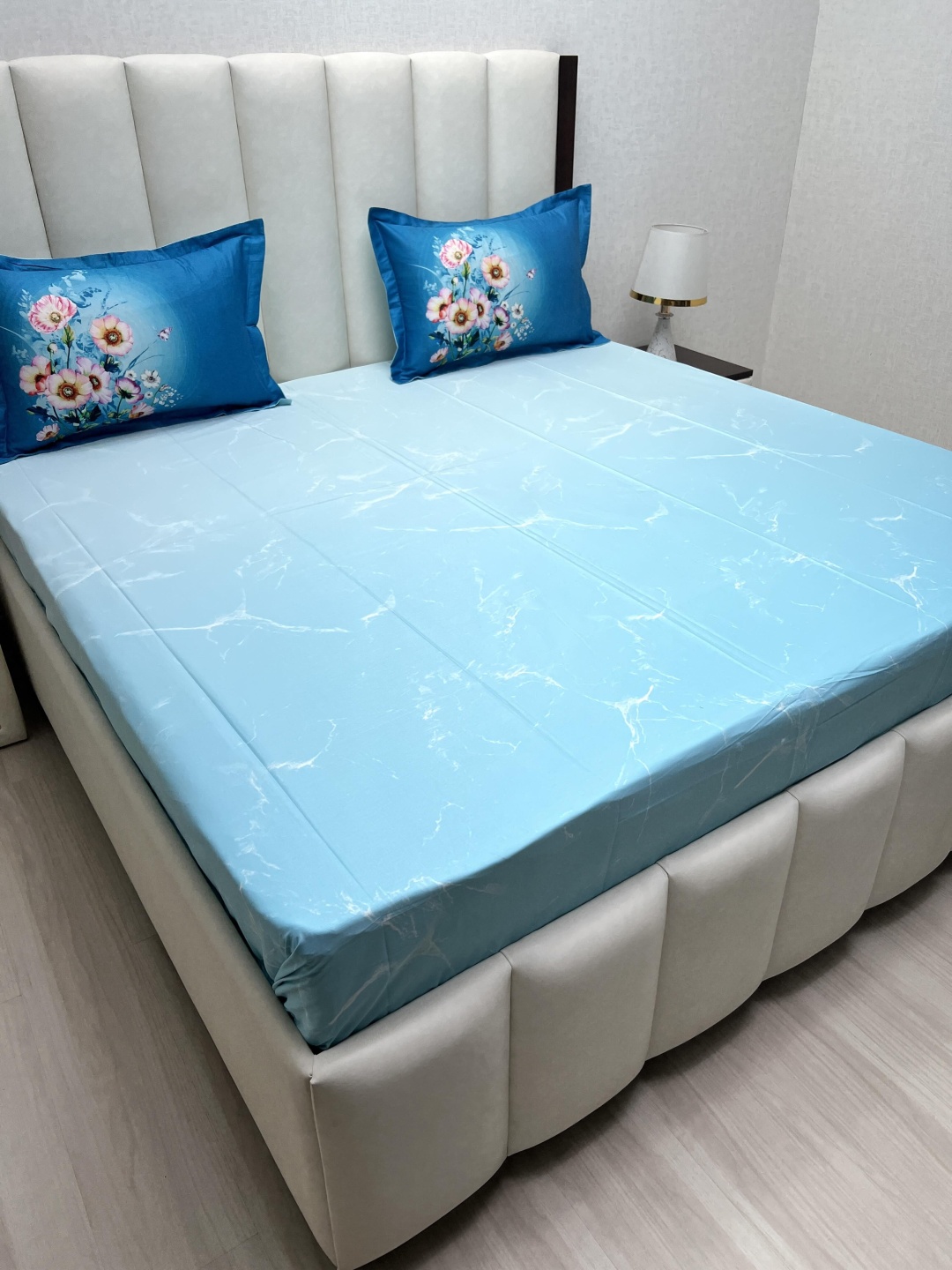 

Pure Decor Blue & White Abstract Printed 350 TC King Bedsheet Set 2.74 m x 2.74 m