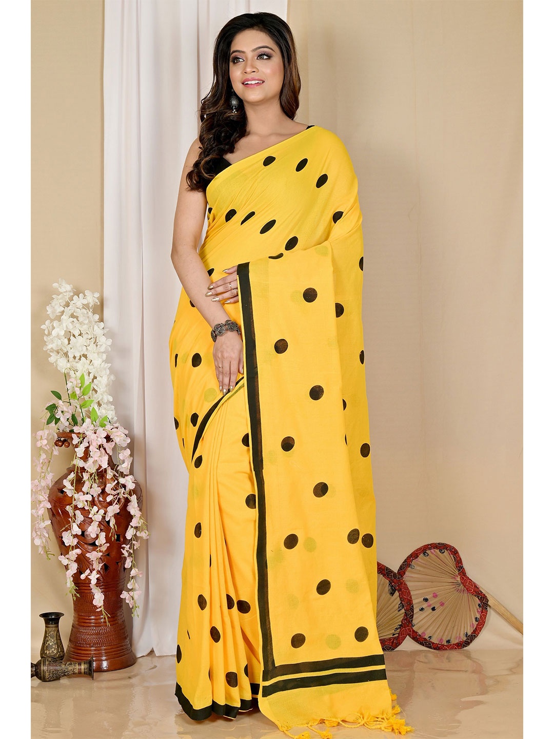 

PuJoy Polka Dot Pure Cotton Taant Saree, Yellow