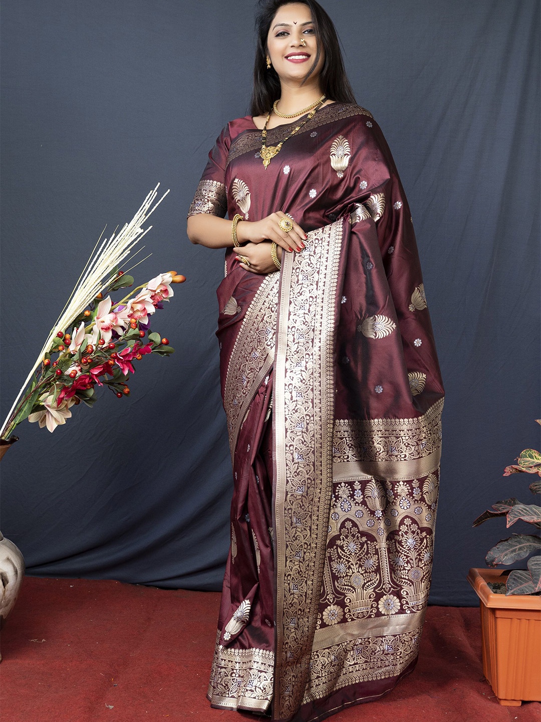 

amirat Woven Design Zari Pure Silk Banarasi Saree, Maroon