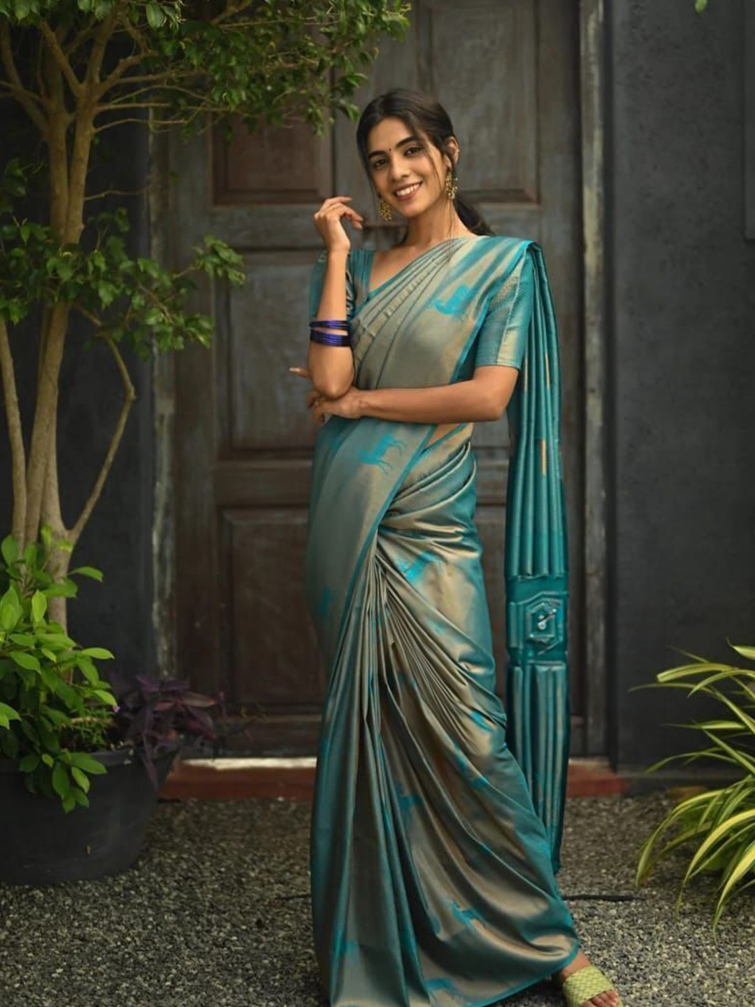 

bansari textiles Woven Design Pure Silk Saree, Blue