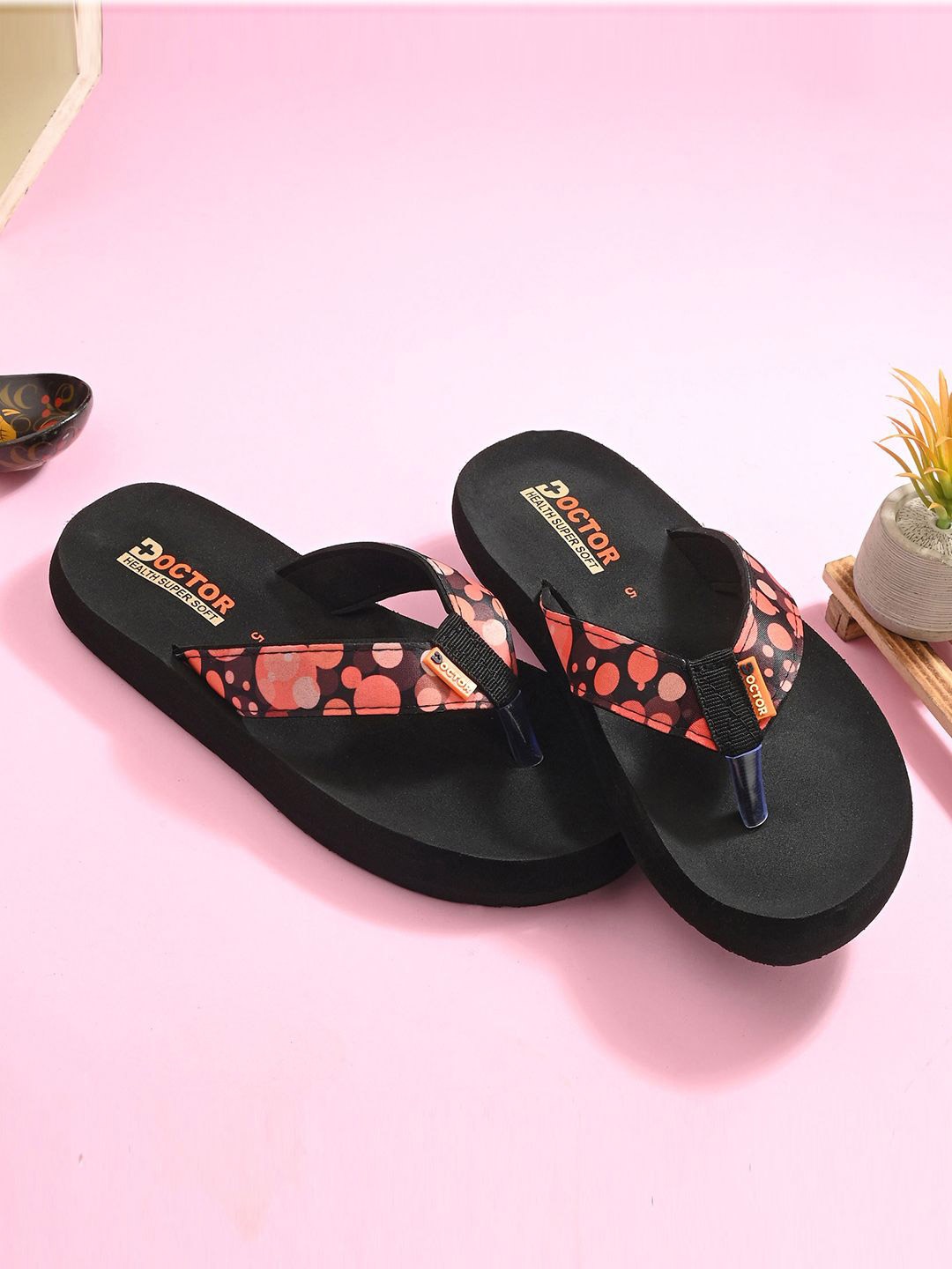 

DOCTOR HEALTH SUPER SOFT Women Printed Thong Flip-Flops, Black