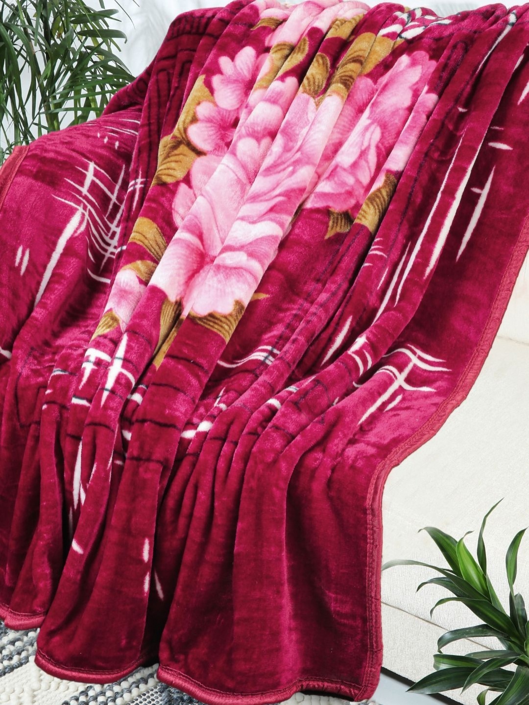 

VAS COLLECTIONS Pink & Maroon Floral Mink Mild Winter 300 GSM Double Bed Blanket