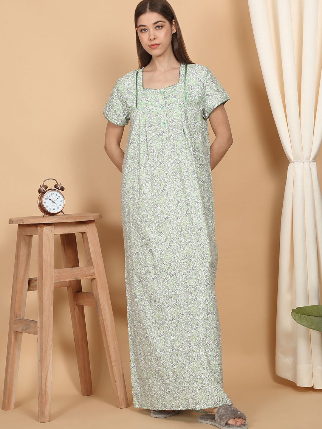 

SAANJ Women Floral Printed Pure Cotton Maxi Nightdress, Green