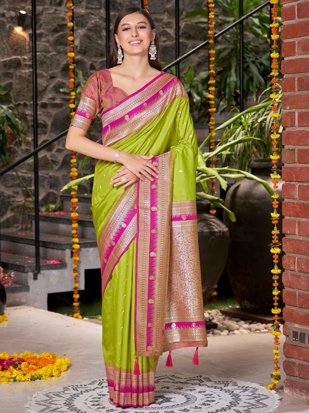 

SAREETHNIC Woven Design Zari Pure Silk Heavy Work Banarasi Saree, Green