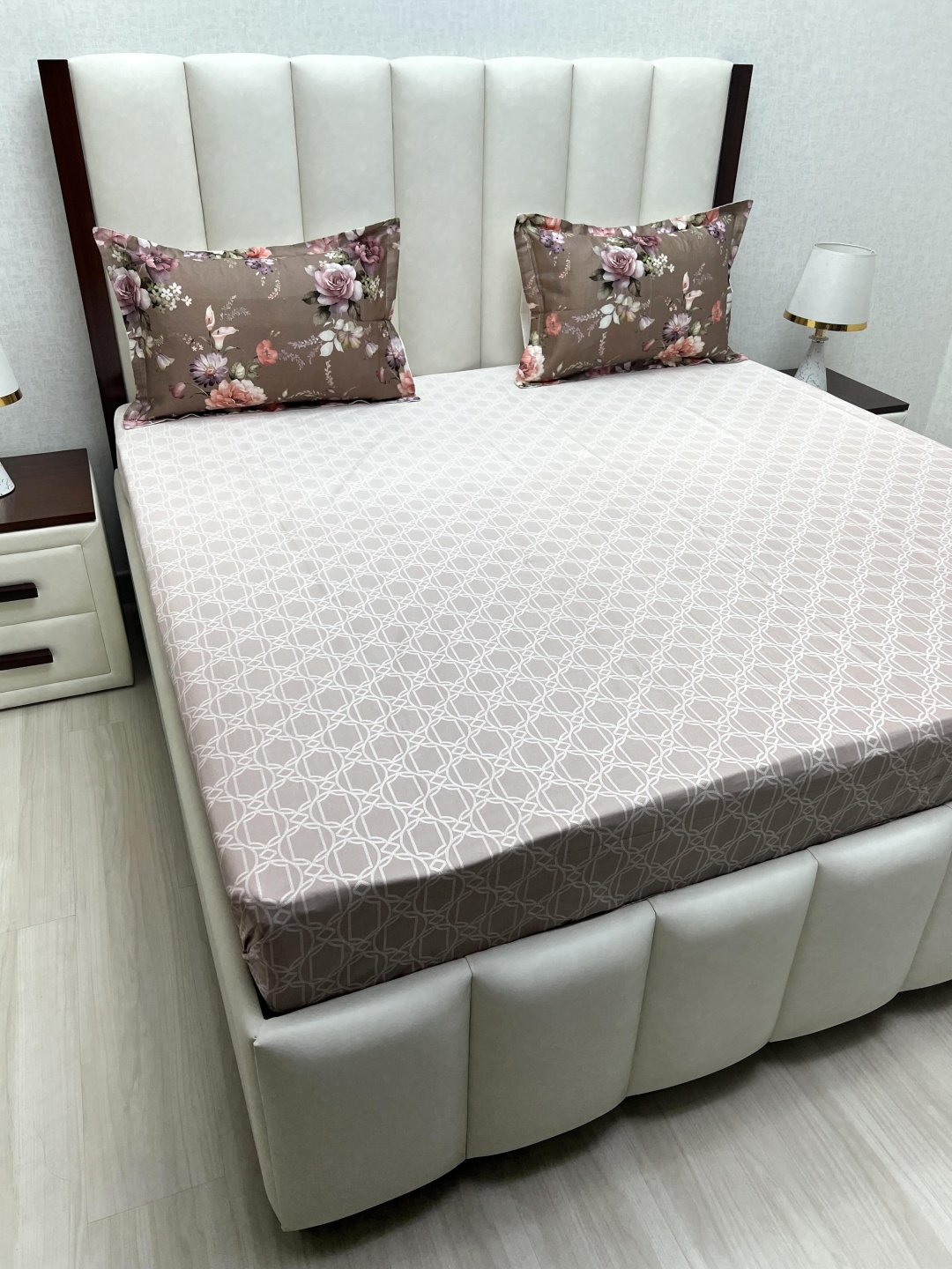

Pure Decor Royal Majestic Brown & White Printed King Bedsheet Set 2.74 m x 2.74 m
