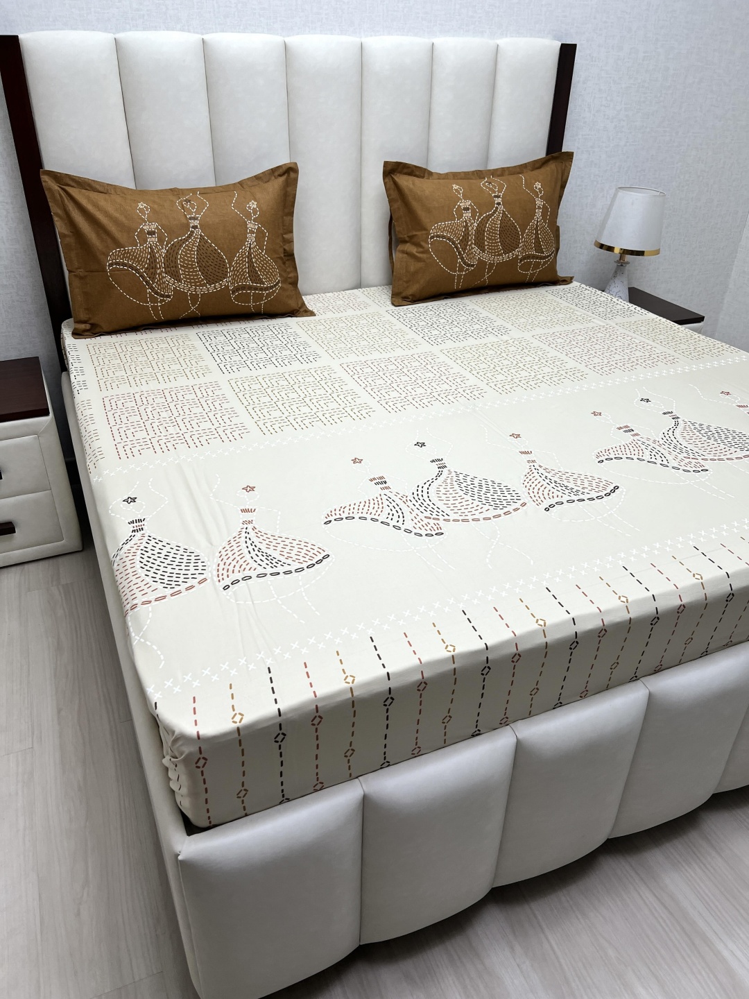 

Pure Decor Brown & Beige Ethnic Motifs 220 TC King Bedsheet with 2 Pillow Covers