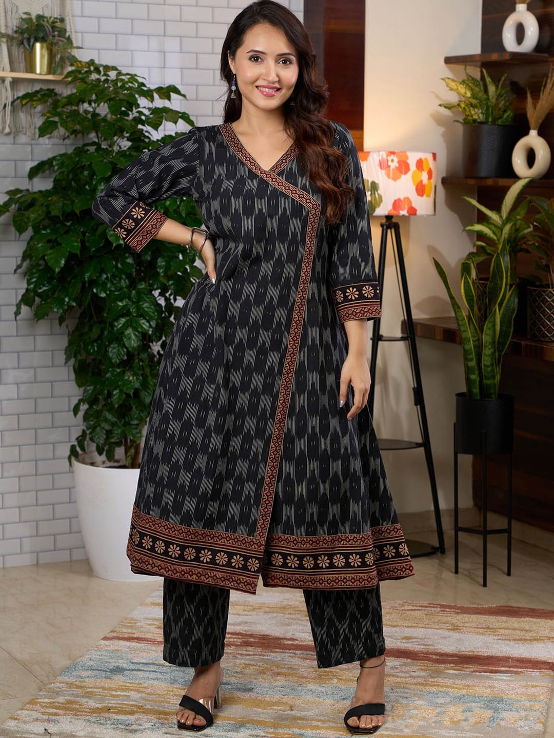 

Prasam Women Ethnic Motifs Printed Panelled Pure Cotton Kurta with Trousers, Black