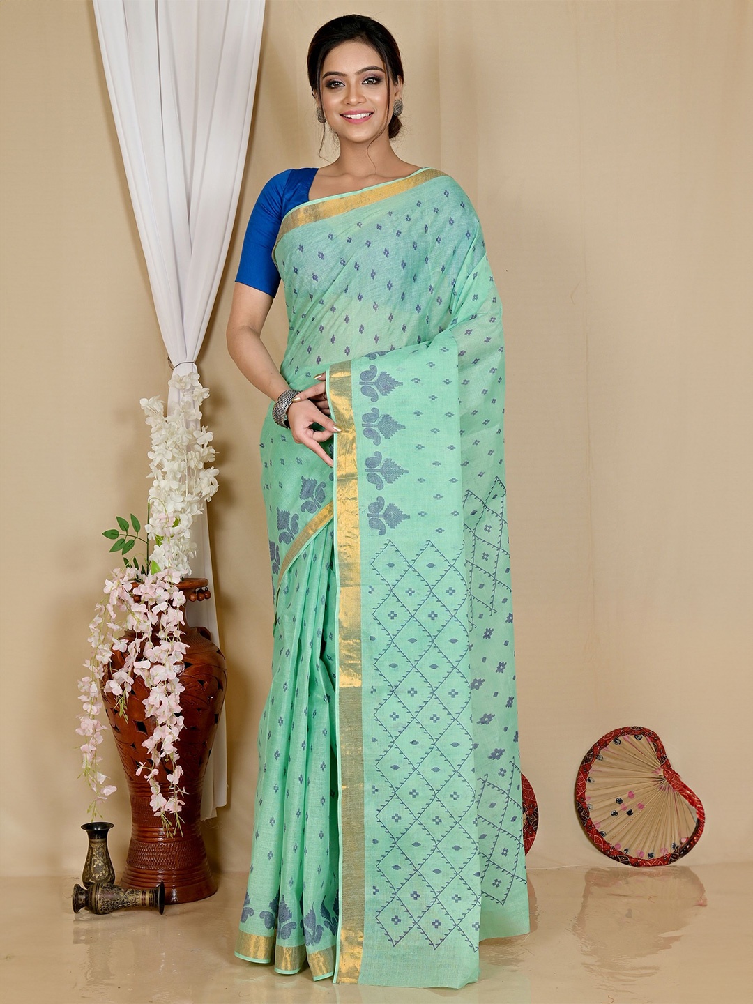 

DipDiya Ethnic Motifs Woven Design Zari Pure Cotton Taant Saree, Green