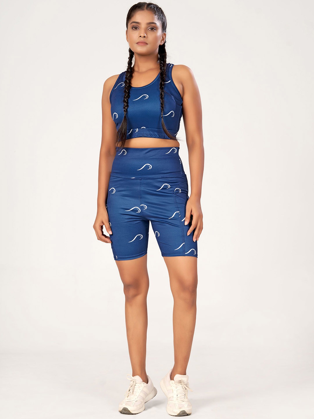 

POOJARAN Women Printed Round Neck Tracksuits, Blue