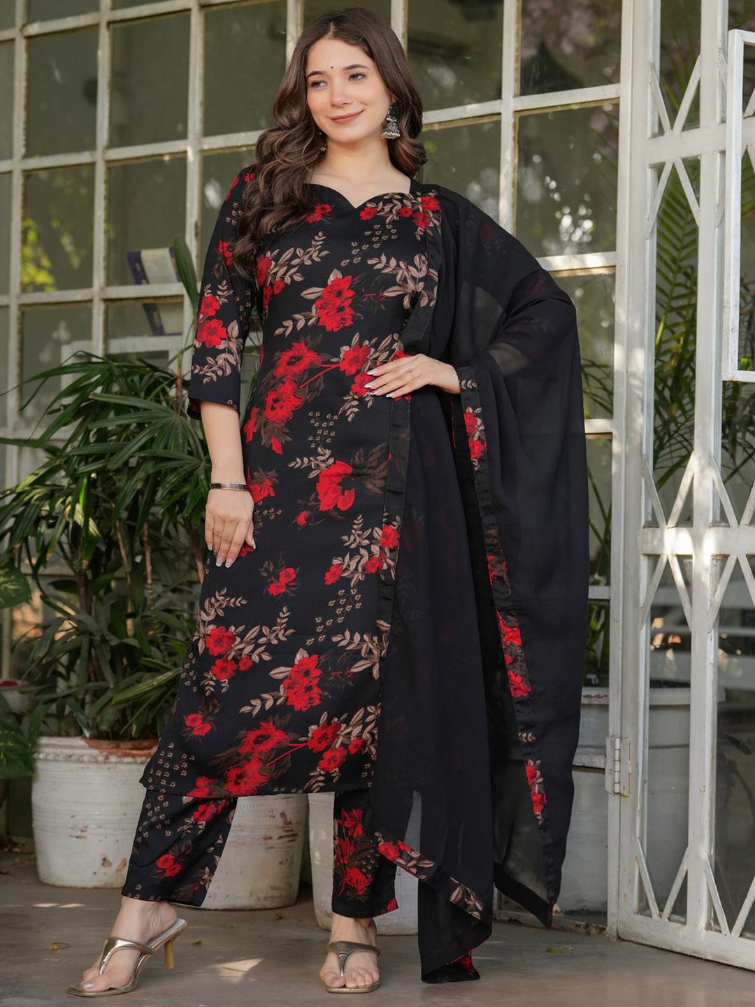 

ASCIIBLUES Women Floral Printed Regular Kurta with Trousers & With Dupatta, Black