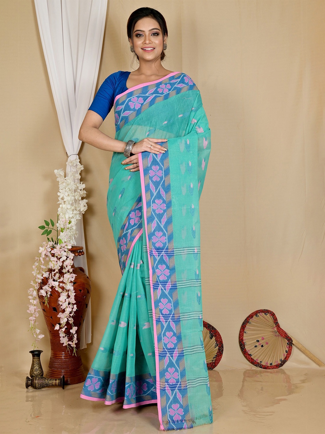 

DipDiya Woven Design Pure Cotton Taant Saree, Green