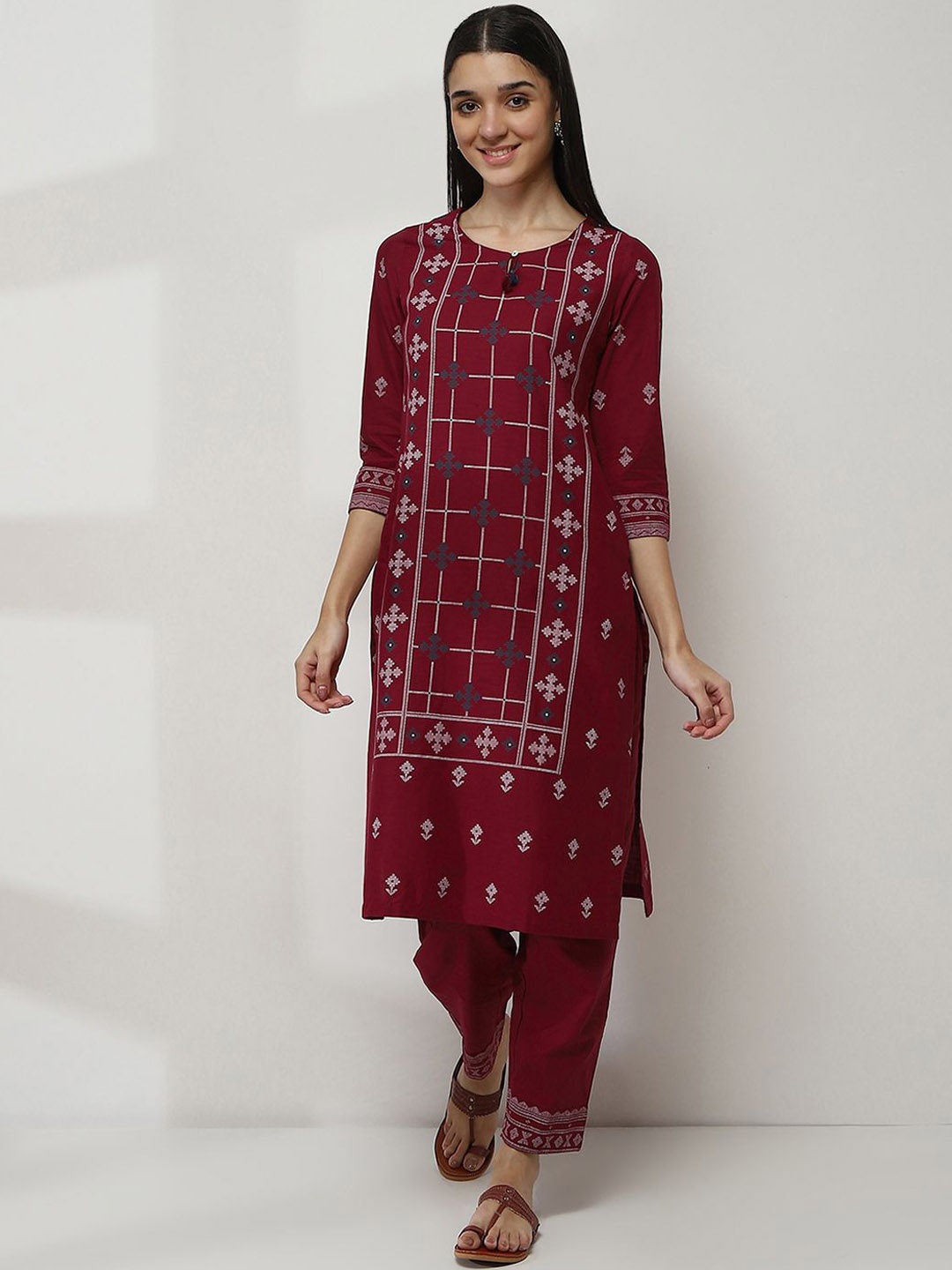 

Rangriti Floral Woven Design Keyhole Neck Cotton Straight Kurta, Maroon