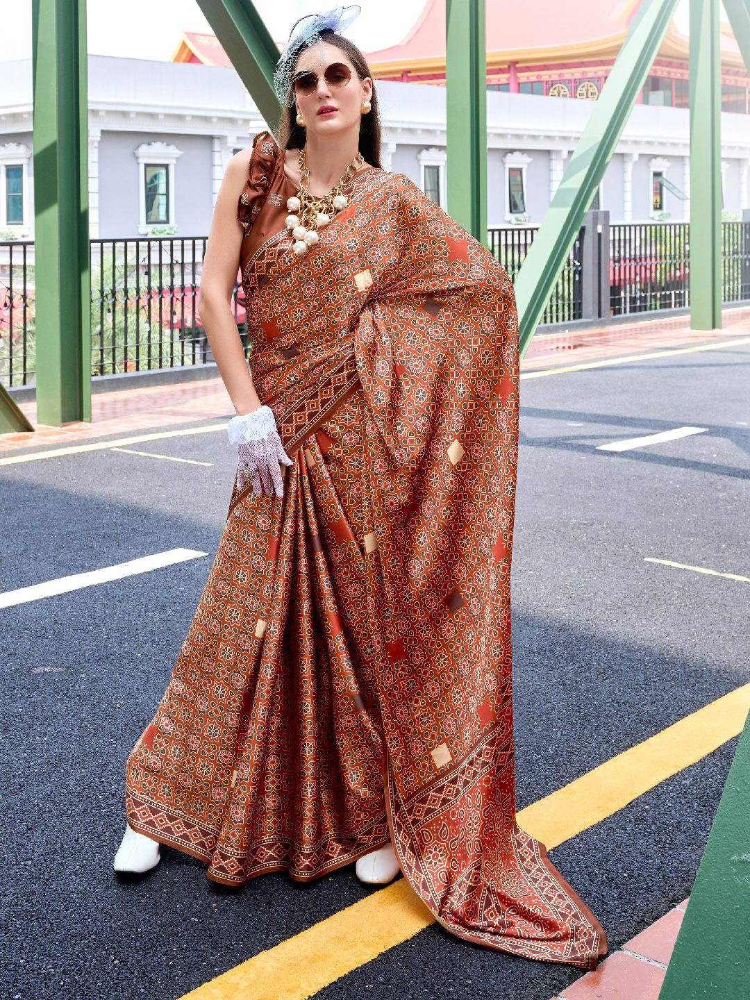 

Panzora Floral Satin Saree, Brown