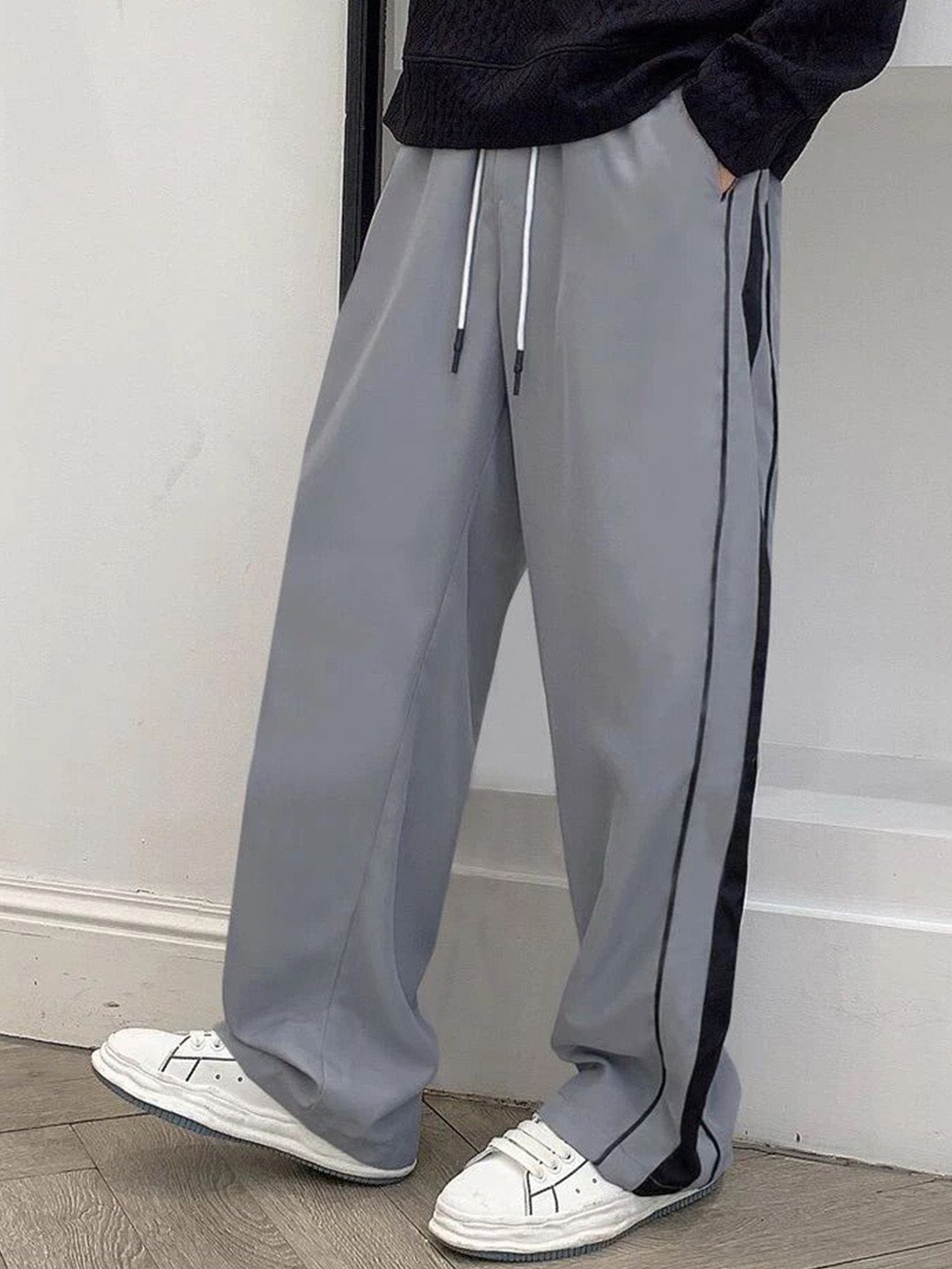 

TABADTOD Men Striped Relaxed Mid-Rise Loose Fit Trouser, Grey