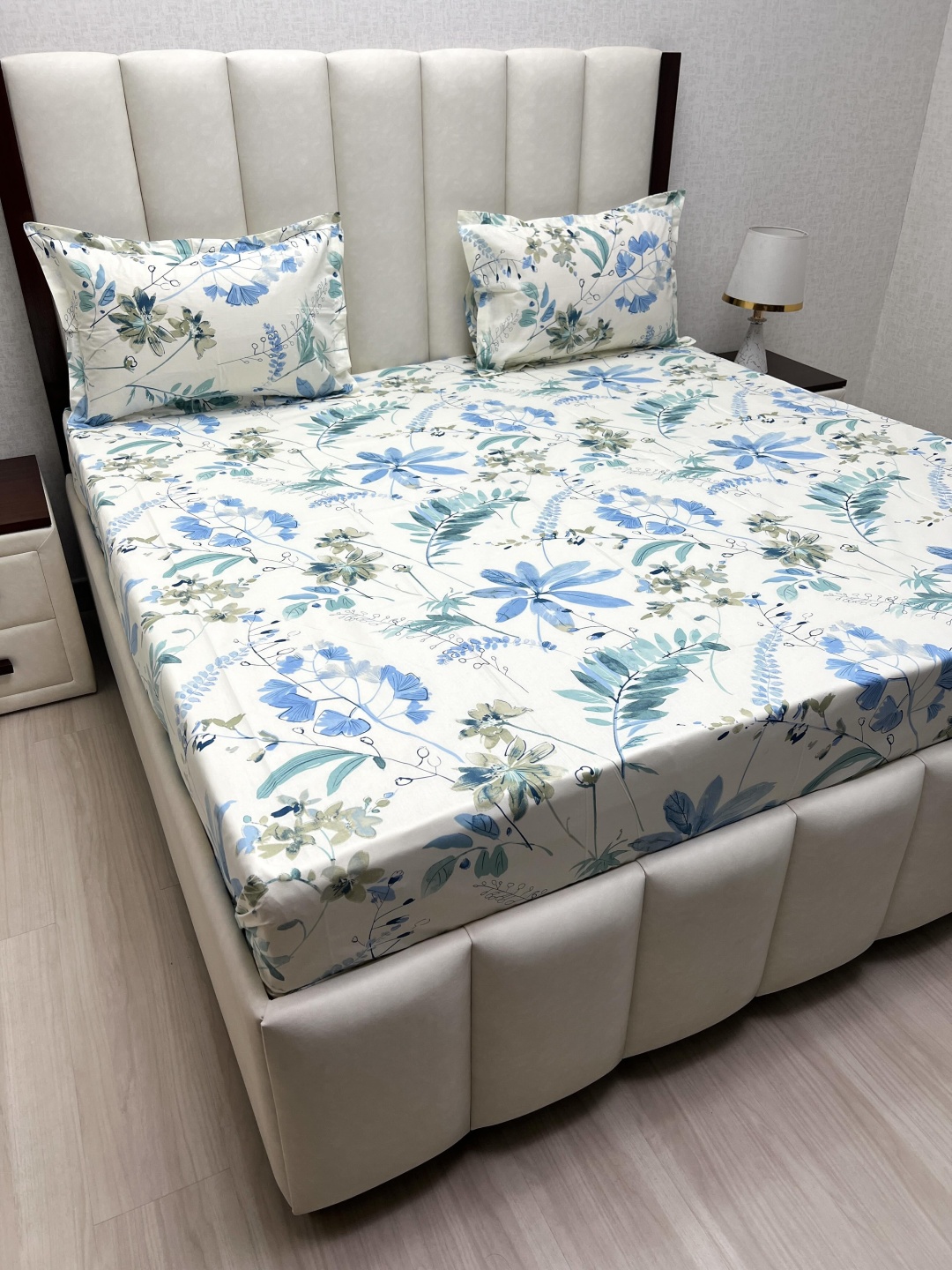 

Pure Decor Royal Velar White Floral 240 TC Cotton King Bedsheet Set 2.74 m x 2.74 m