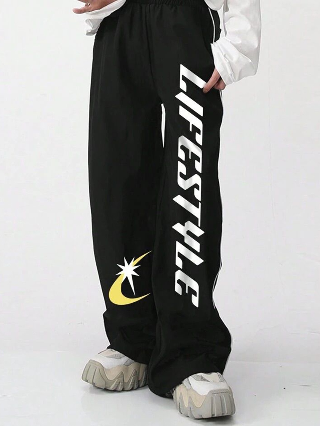 

TABADTOD Men Striped Relaxed Loose Fit Trousers, Black