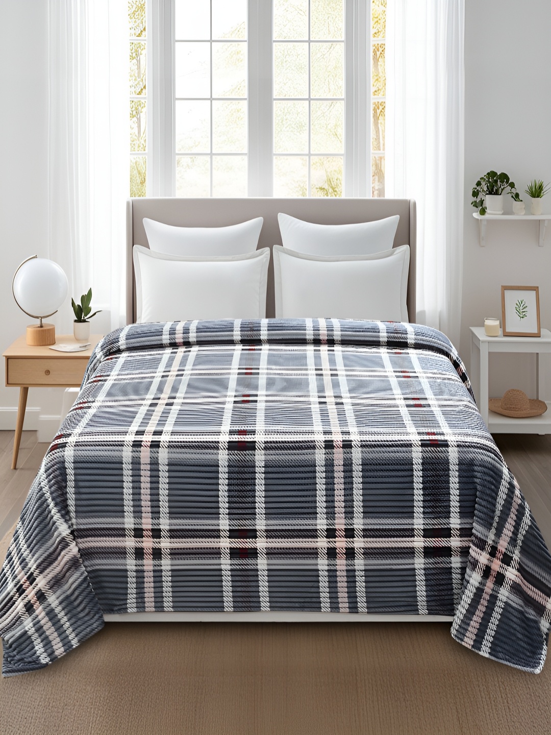 

MORADO Grey & White Checked 190 GSM Queen Size Duvet Cover