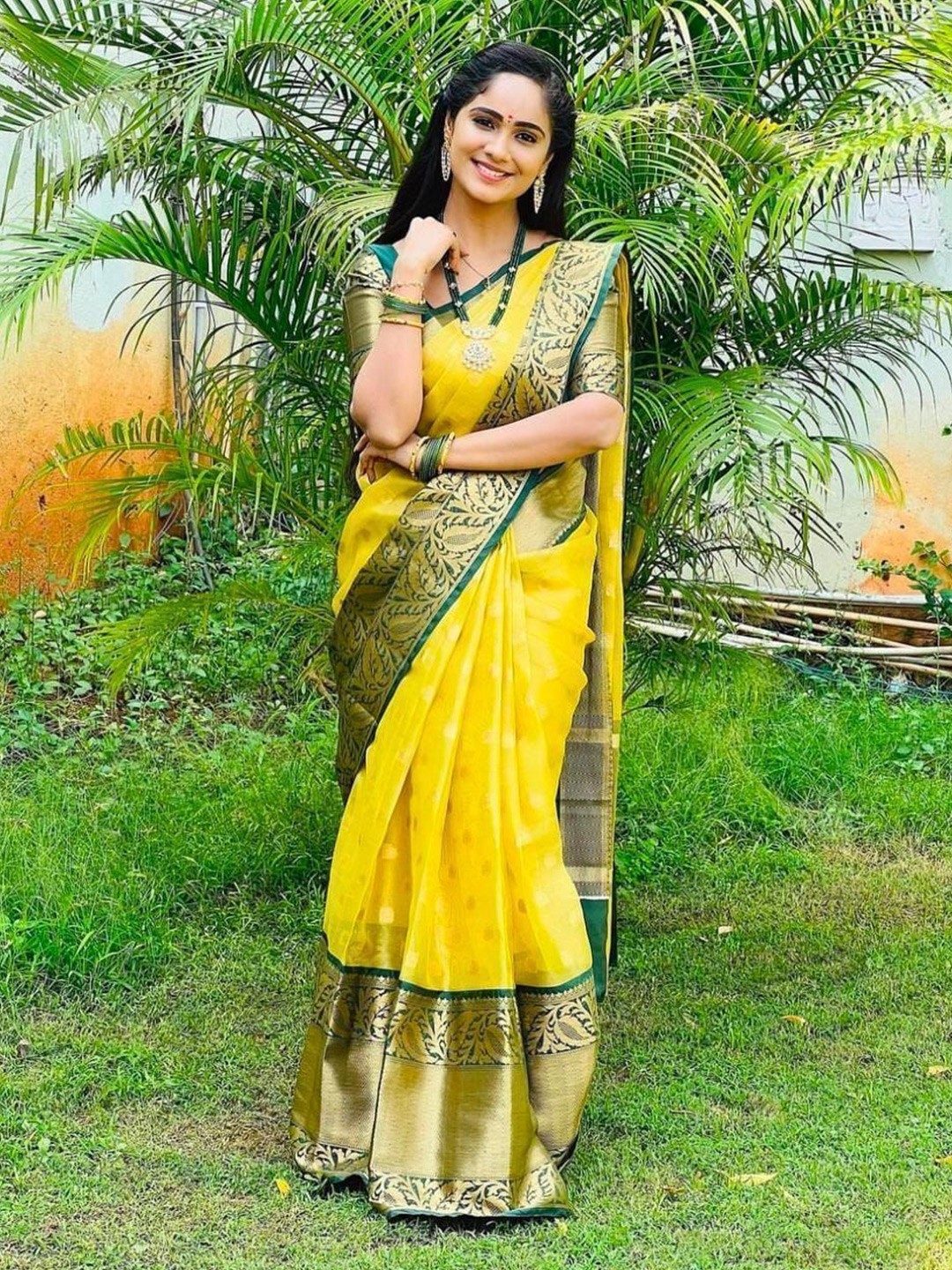 

bansari textiles Woven Design Zari Banarasi Saree, Yellow