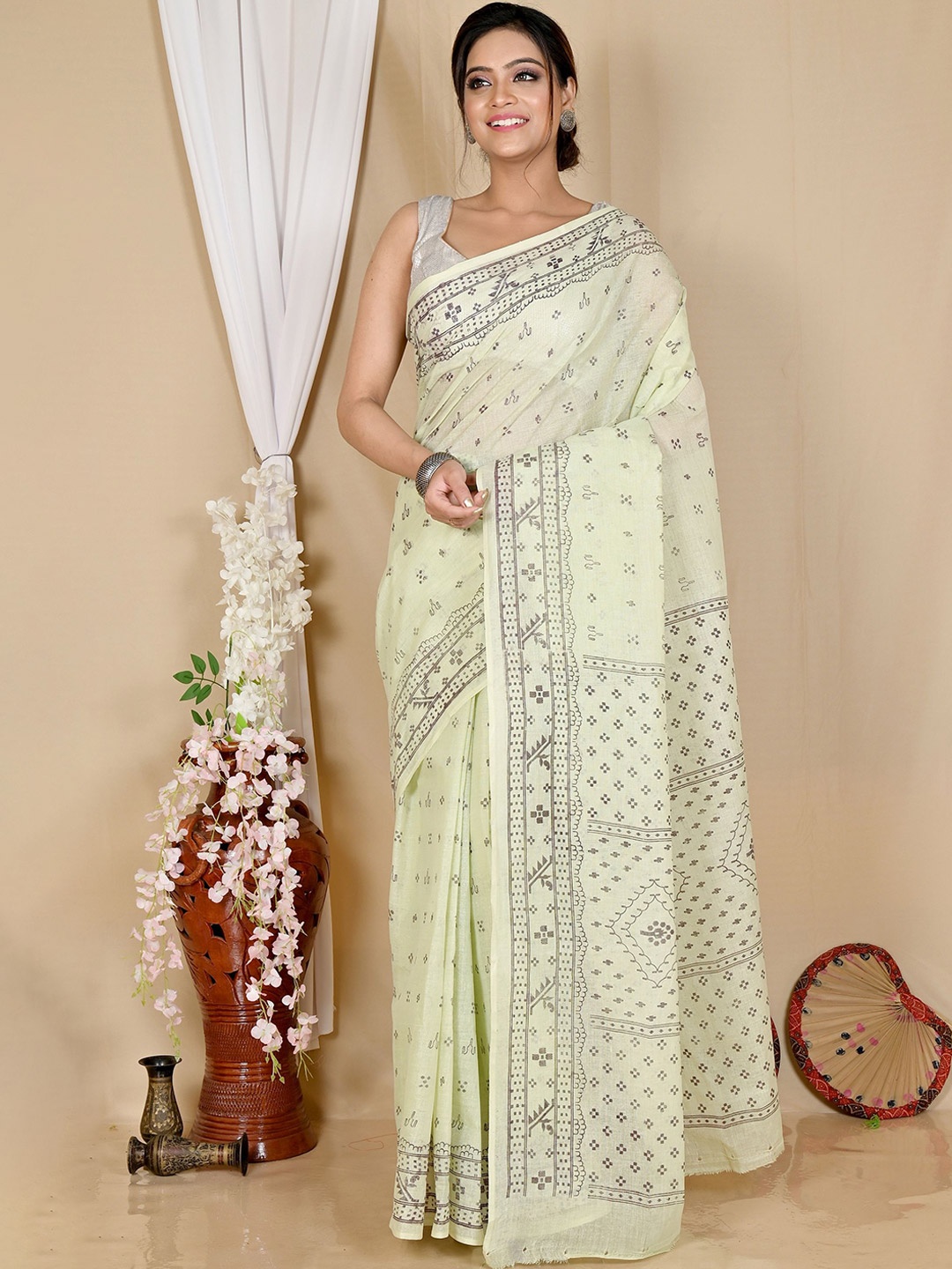 

PuJoy Woven Design Pure Cotton Taant Saree, Green