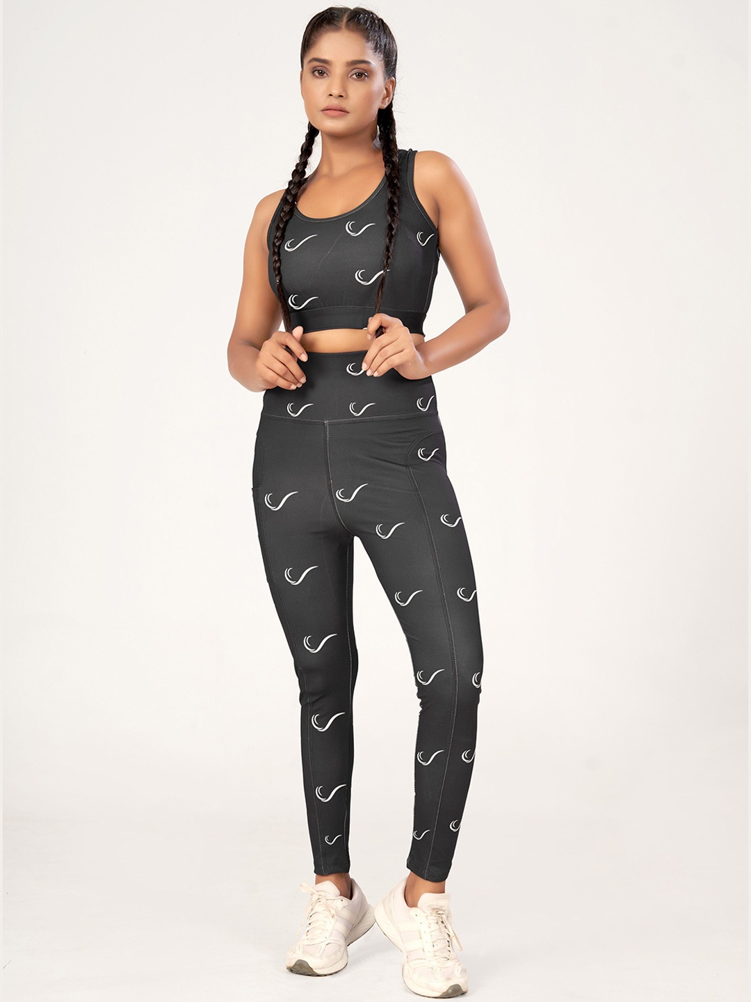 

POOJARAN Women Printed Round Neck Tracksuits, Black