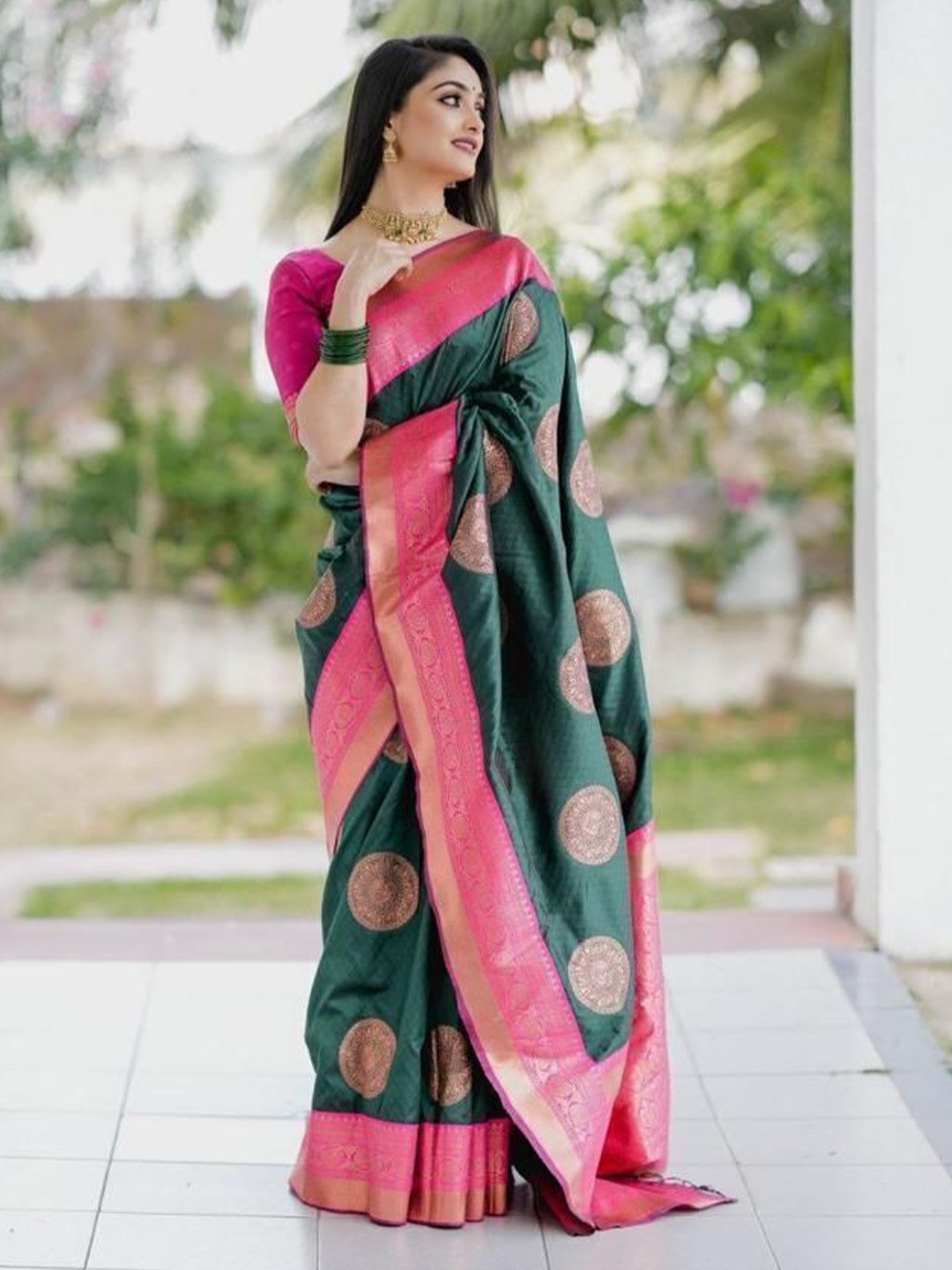 

bansari textiles Ethnic Moptifs Woven Design Zari Patola Saree, Green