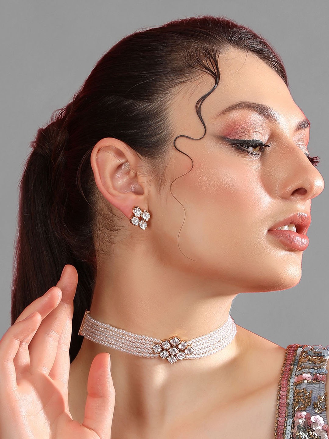 

AURAA TRENDS Gold-Plated Kundan-Studded & Beaded Jewellery Set