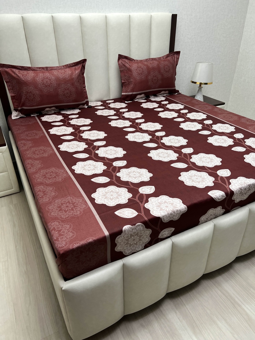 

Pure Decor Passion Fur Maroon Floral Printed 230 TC Queen Bedsheet Set 2.28 m x 2.54 m