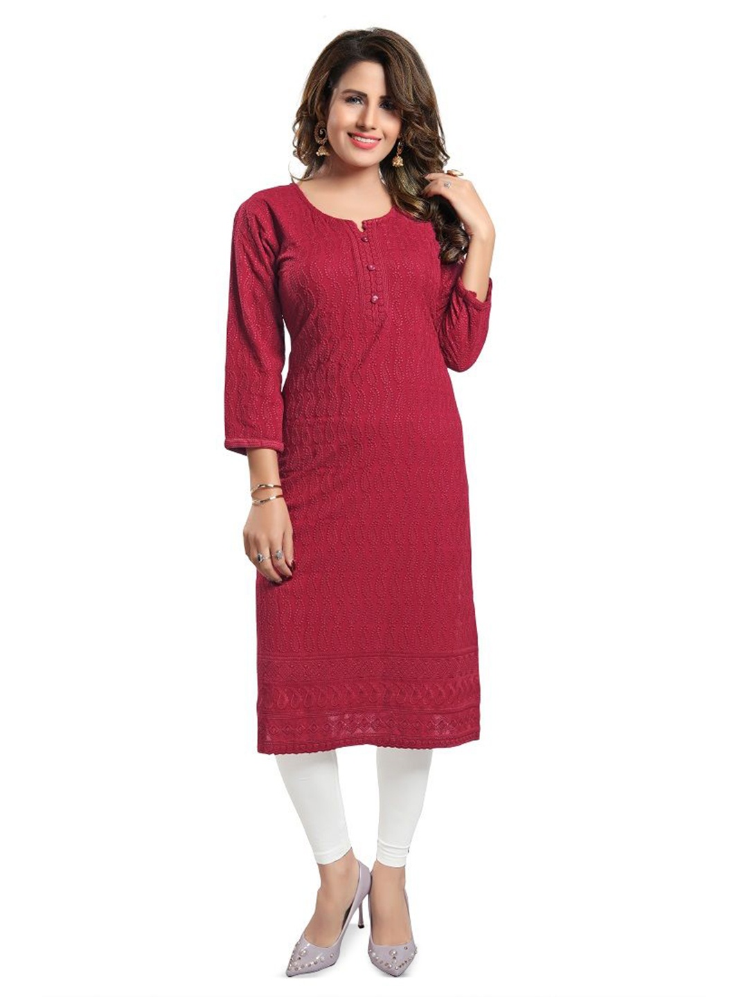 

DREAM & DZIRE Embroidered Round Neck Kurta, Maroon