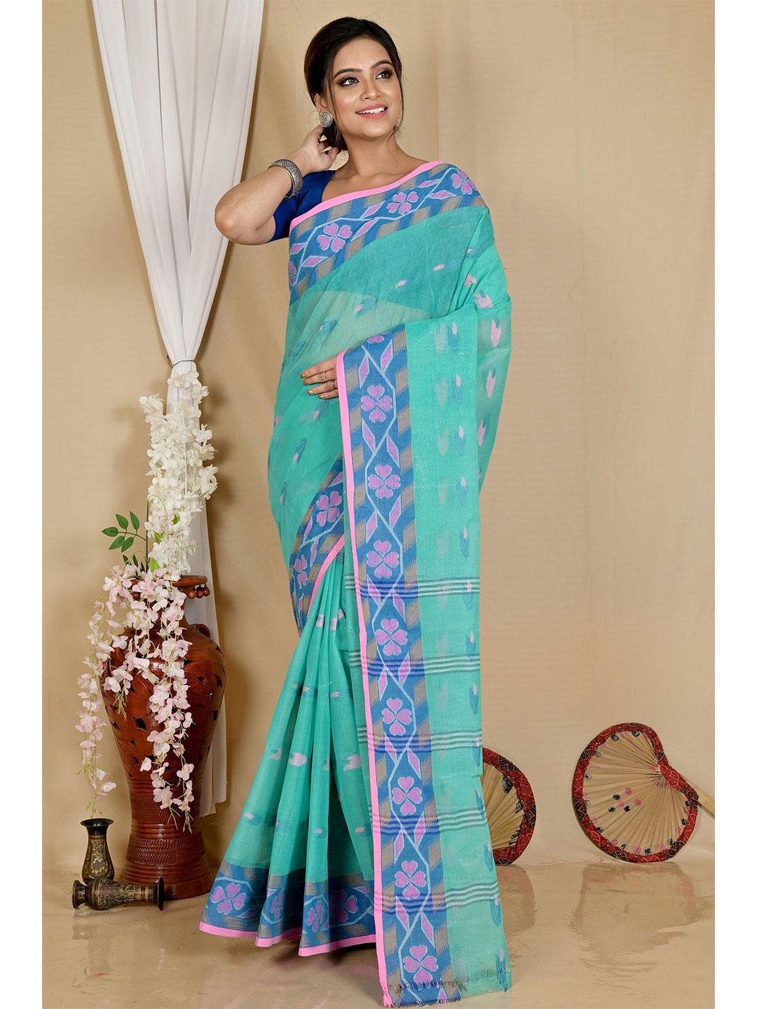 

PuJoy Woven Design Pure Cotton Taant Saree, Green