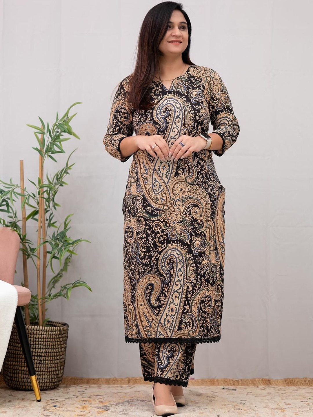 

Anni Designer Paisley Printed Notch Neck Straight Kurta With trousers, Black