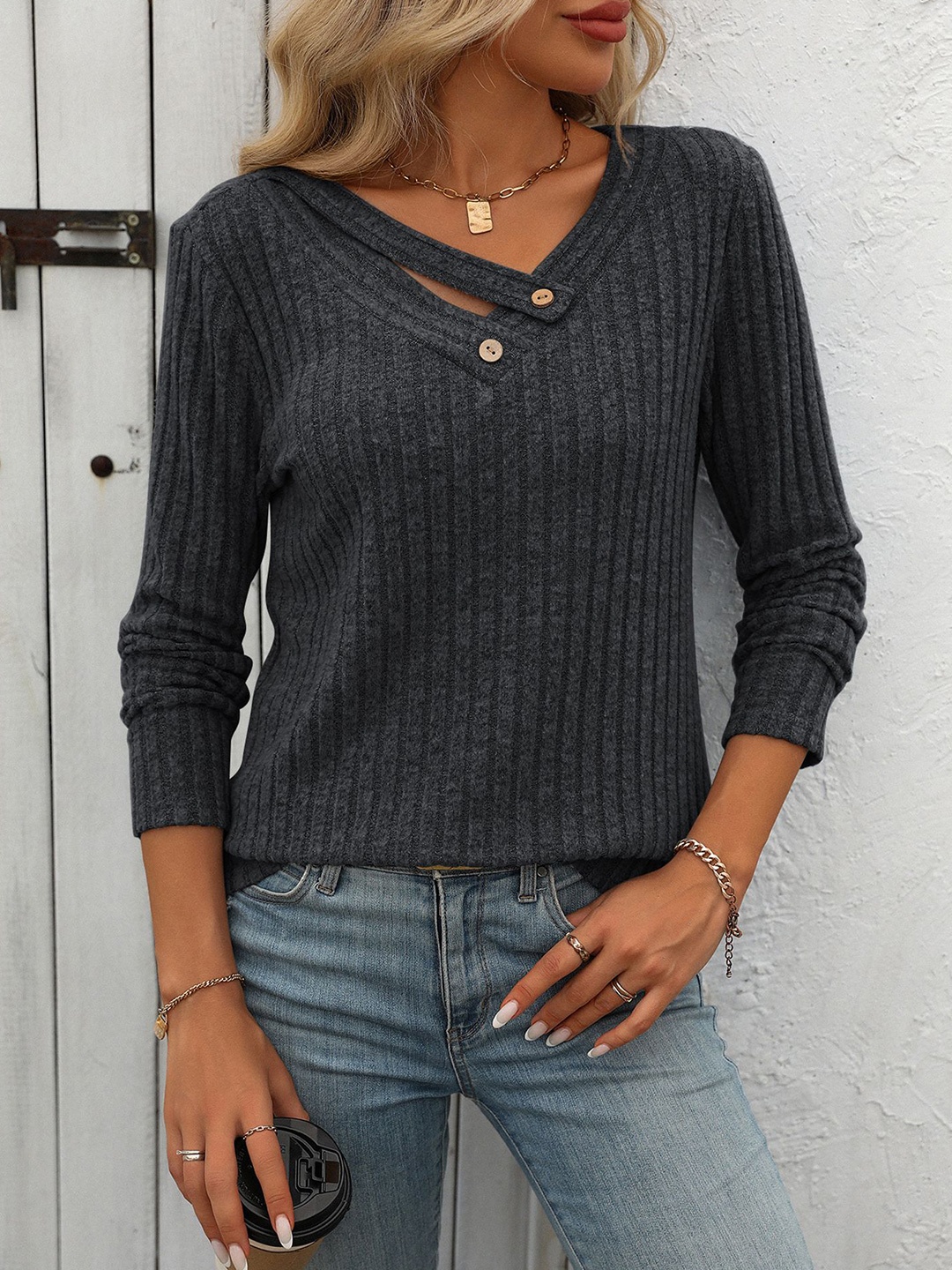 

StyleCast x Revolte Women Self Design V-Neck Pullover, Black
