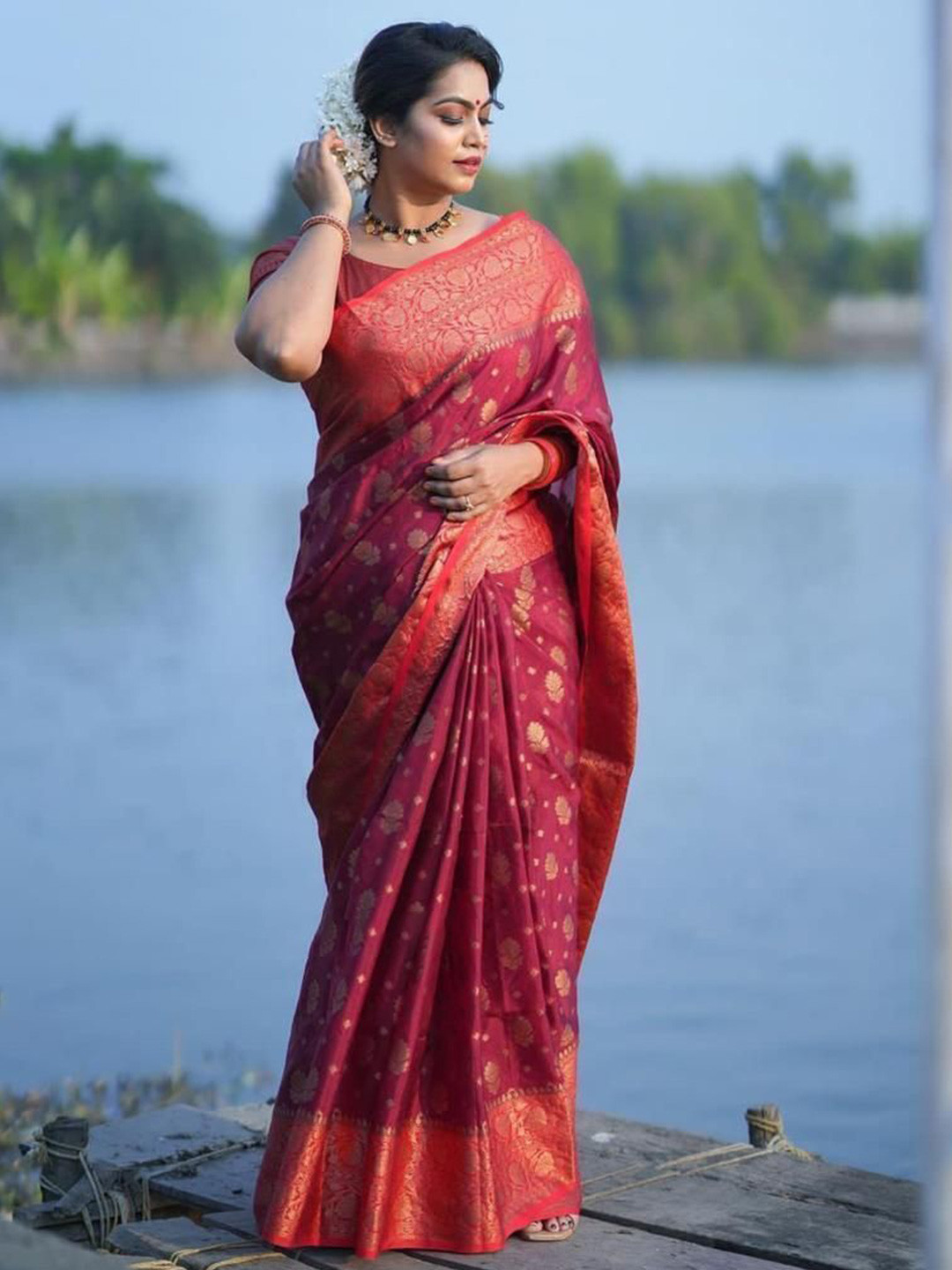 

bansari textiles Ethnic Motifs Woven Design Zari Pure Silk Tussar Saree, Red