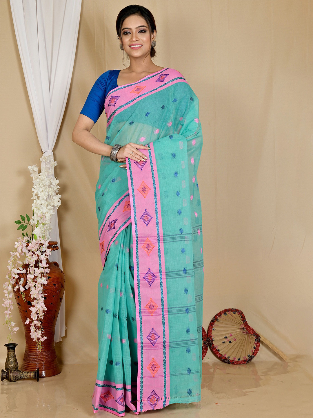 

DipDiya Ethnic Motifs Woven Design Pure Cotton Taant Saree, Green