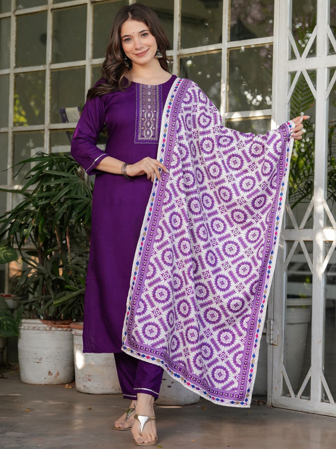 

ASCIIBLUES Women Ethnic Motifs Regular Kurta with Trousers & With Dupatta, Violet