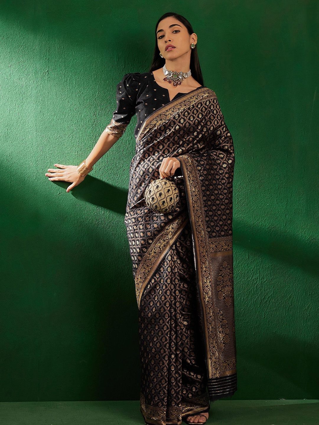 

DEVATITHI Woven Design Black Banarasi Silk Saree