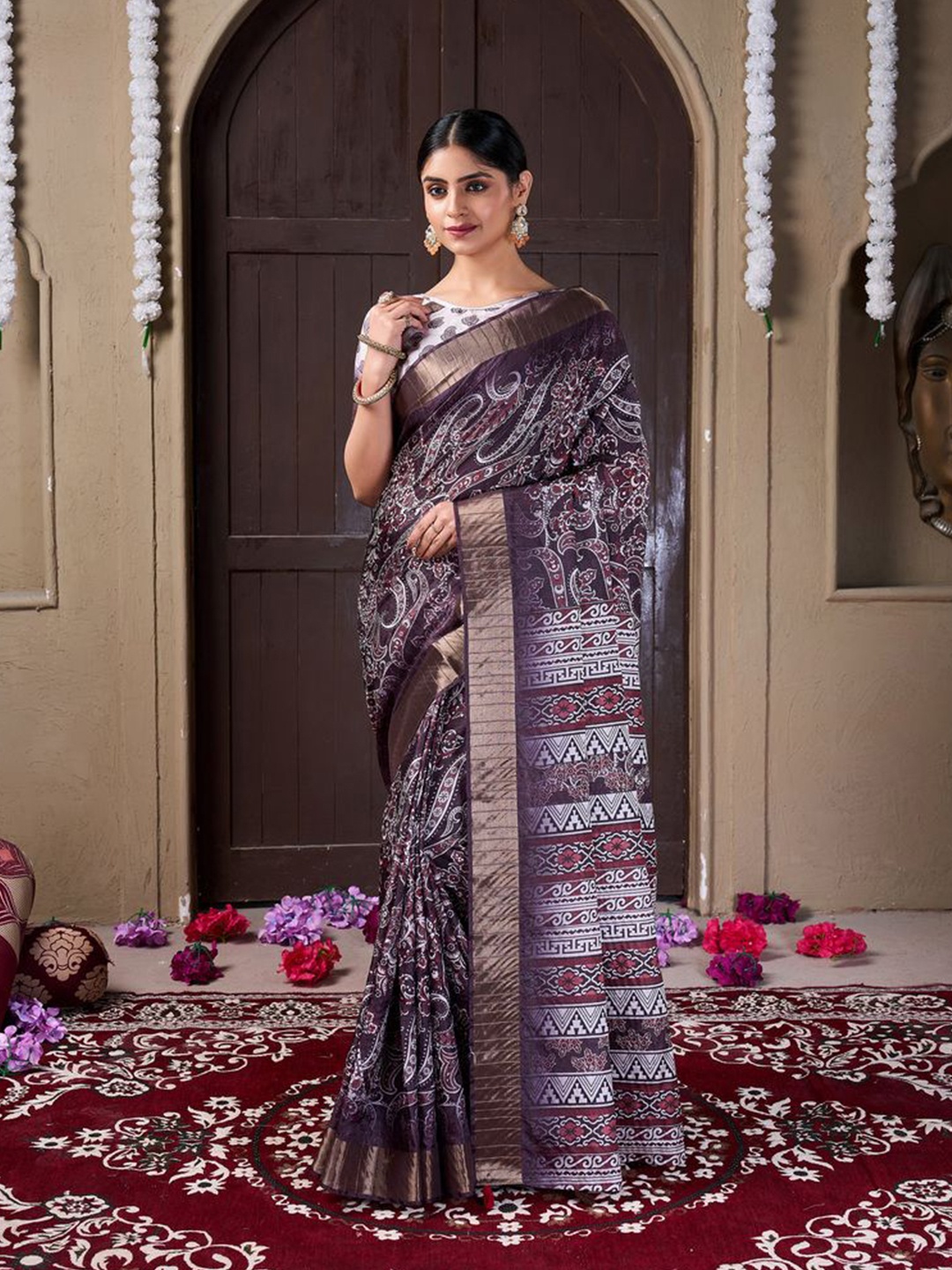 

Fashion FRICKS Paisley Zari Silk Cotton Saree, Burgundy