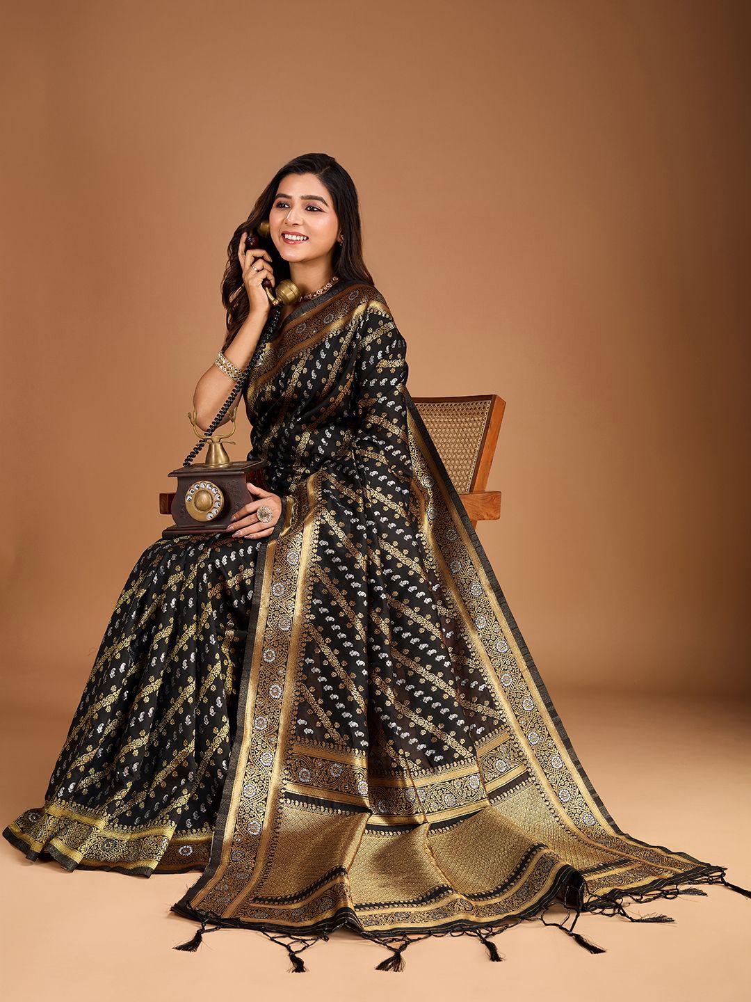 

House of Pataudi Paisley Woven Design Saree with Blouse Piece, Black