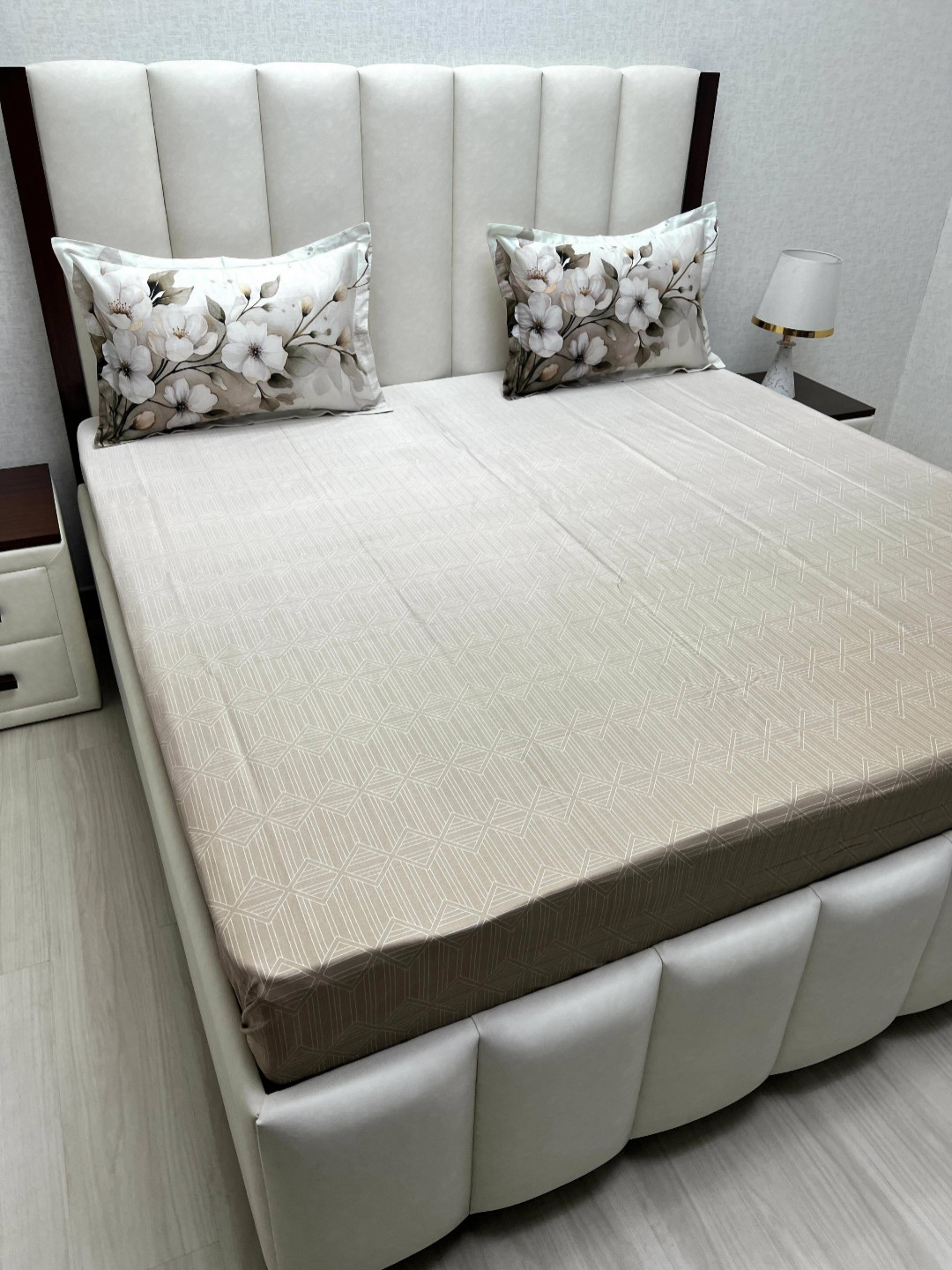 

Pure DecorRoyal Majestic Brown Printed Pure Cotton 380 TC King Bedsheet Set 2.74m x 2.74m