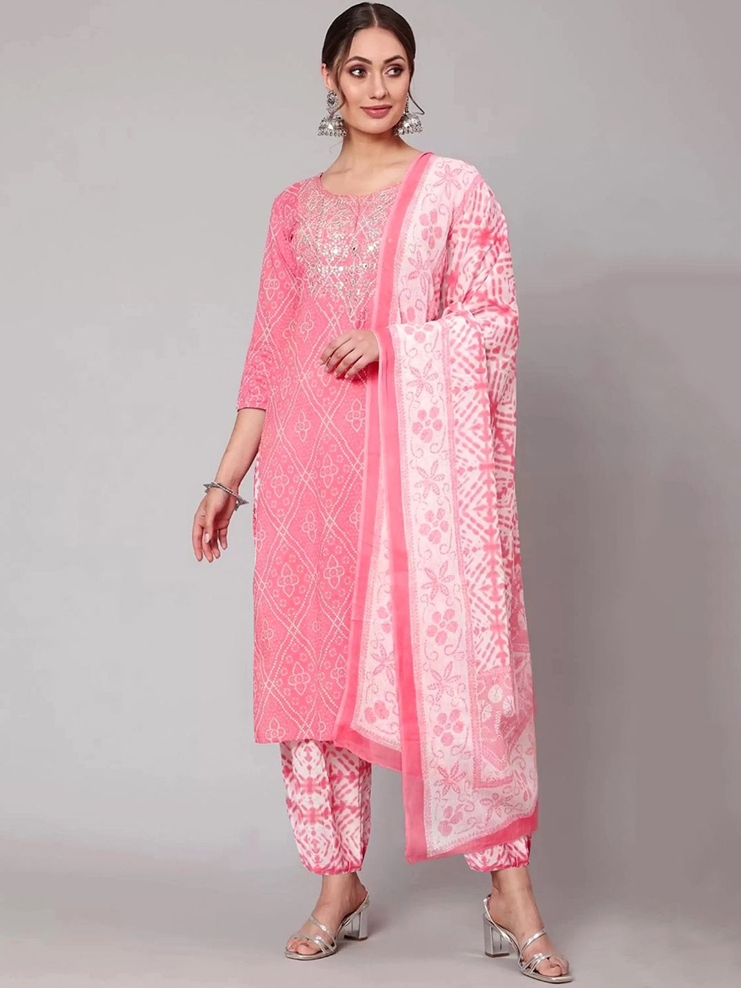 

Moda Rapido Bandhani Printed Zari Straight Kurta With Trouser And Dupatta, Pink