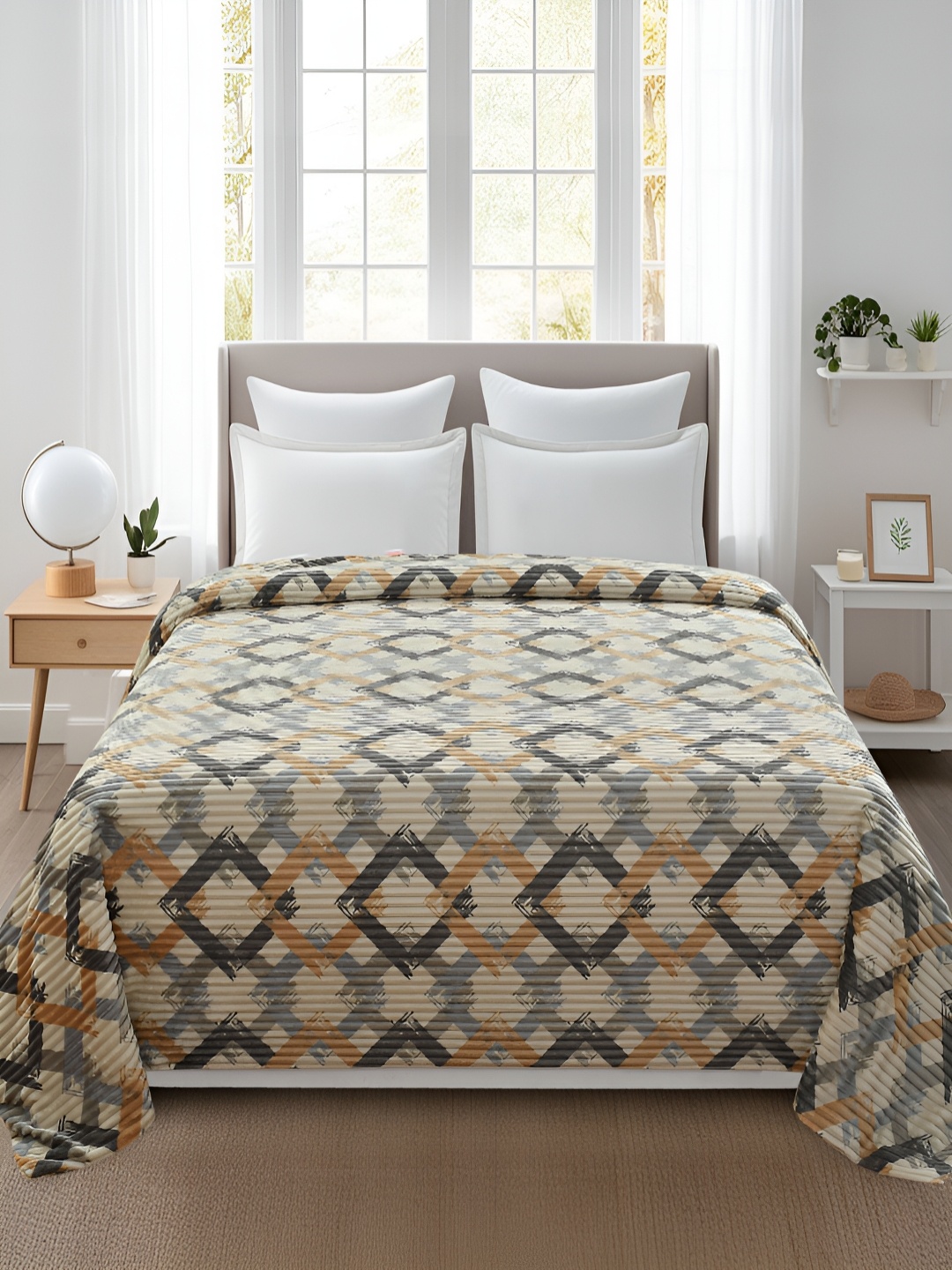 

BREVARD Off-White & Grey Printed 190 GSM Queen Size Duvet Cover