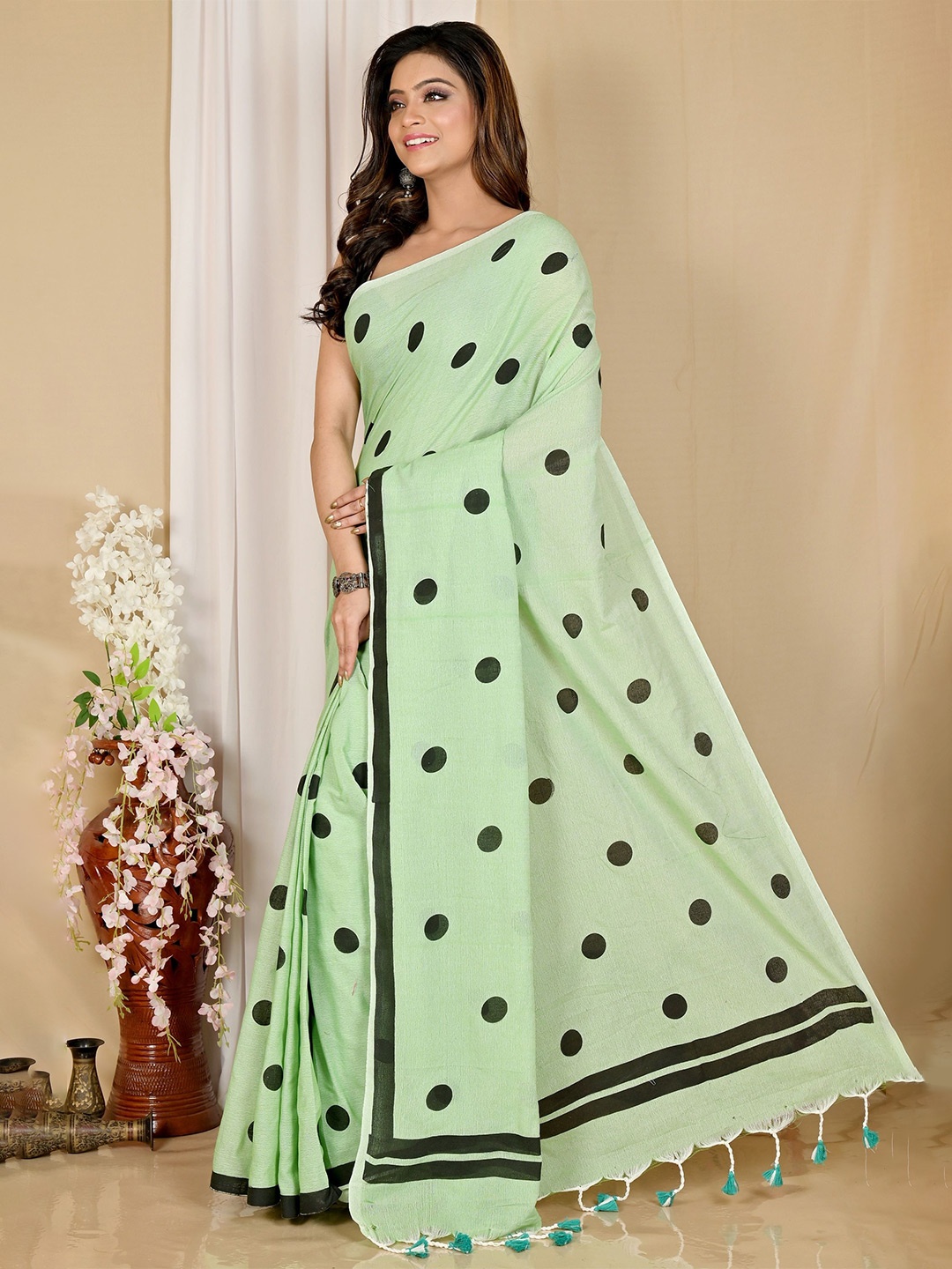 

PuJoy Polka Dot Pure Cotton Taant Saree, Green