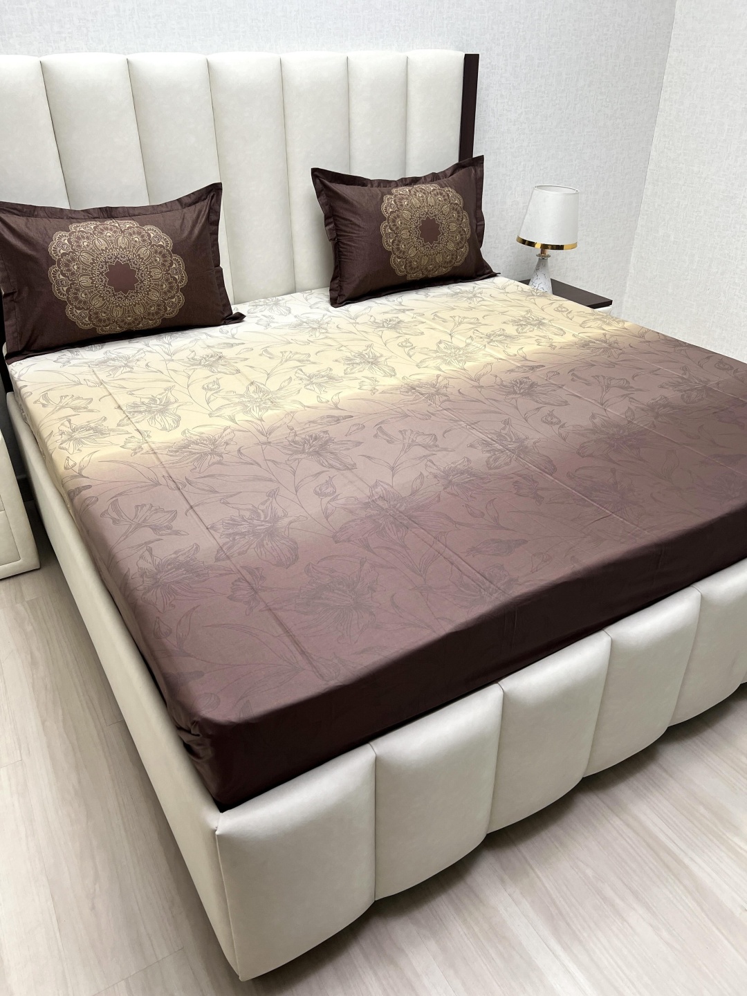 

Pure Decor Royal Majestic Brown & White Floral 350 TC King Bedsheet Set 2.74 m x 2.74 m