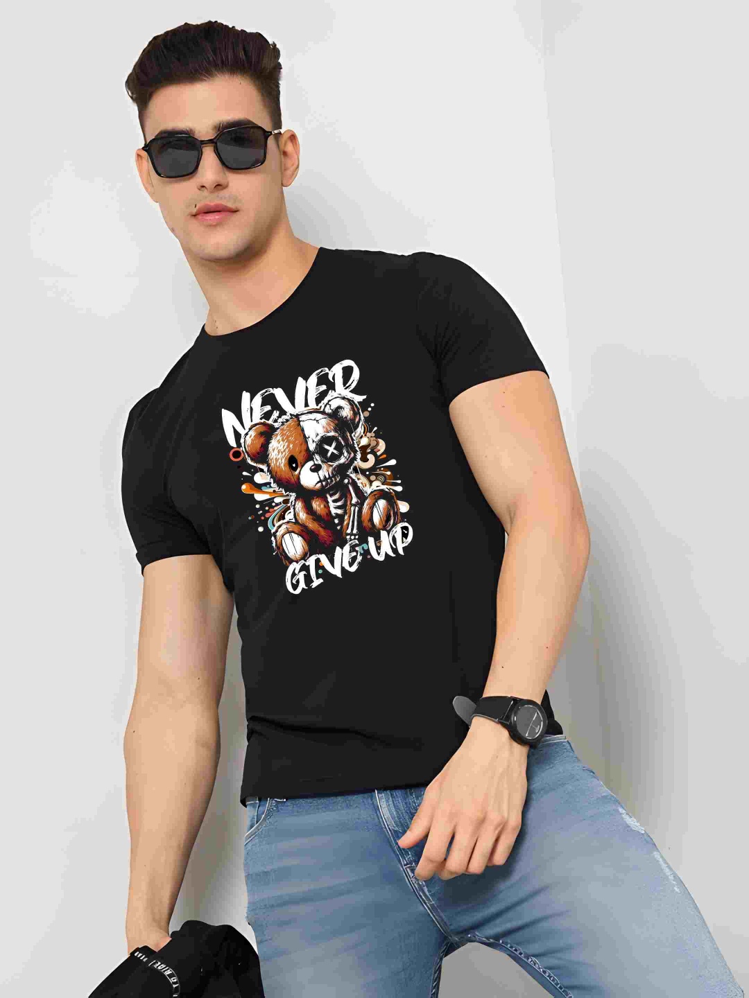 

BOWLIFESTYLE Men Graphic Printed Round Neck Cotton T-shirt, Black