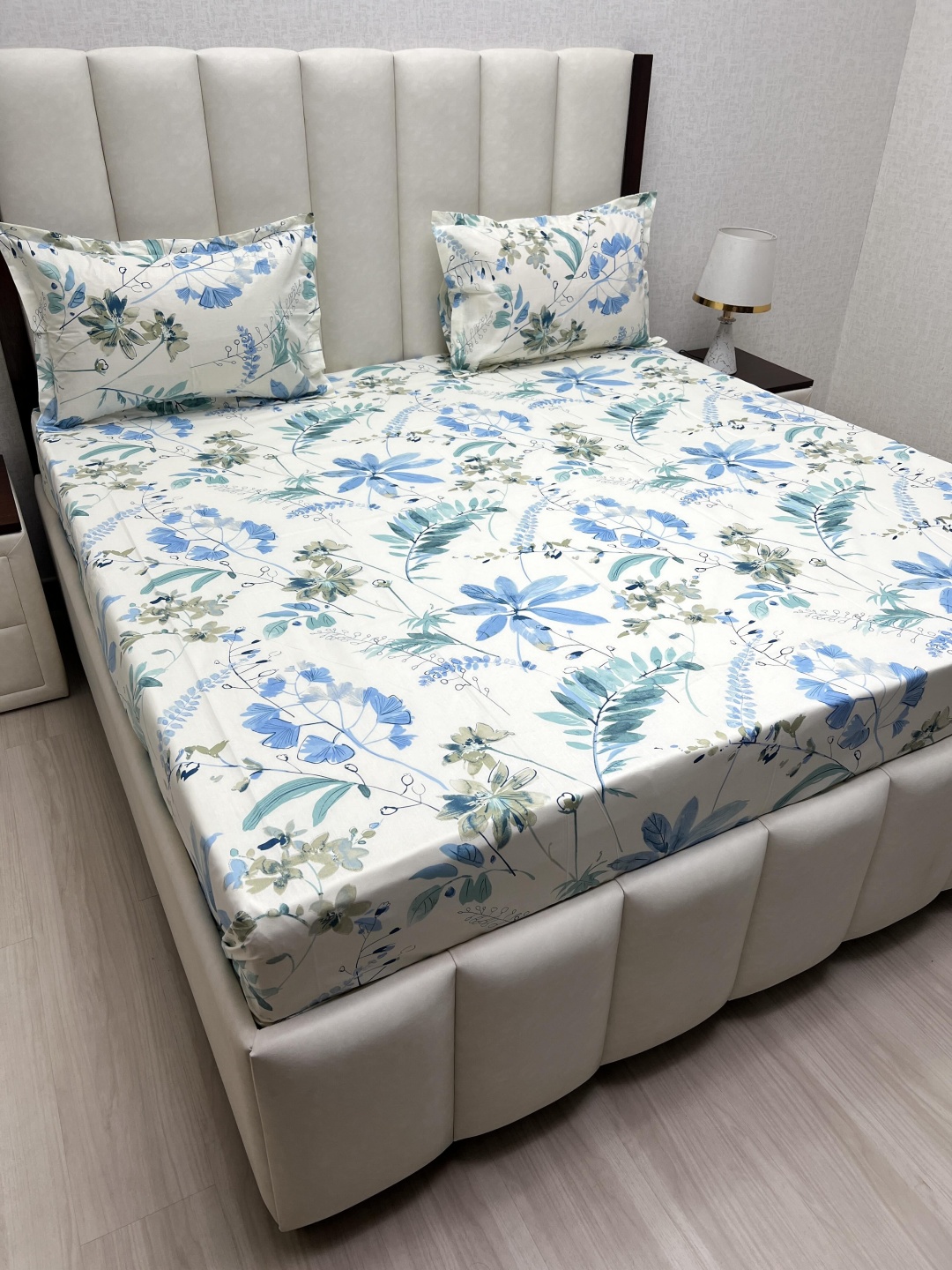 

Pure Decor Royal Velar White & Blue Floral 350 TC King Bedsheet Set 2.74 m x 2.74 m