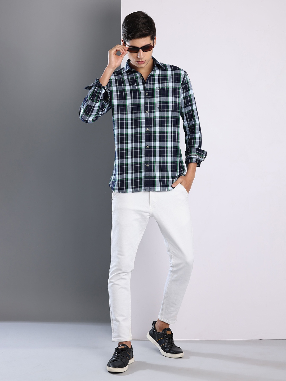 

RIGS AND RAGS Men Premium Fit Spread Collar Tartan Checked Cotton Casual Shirt, White
