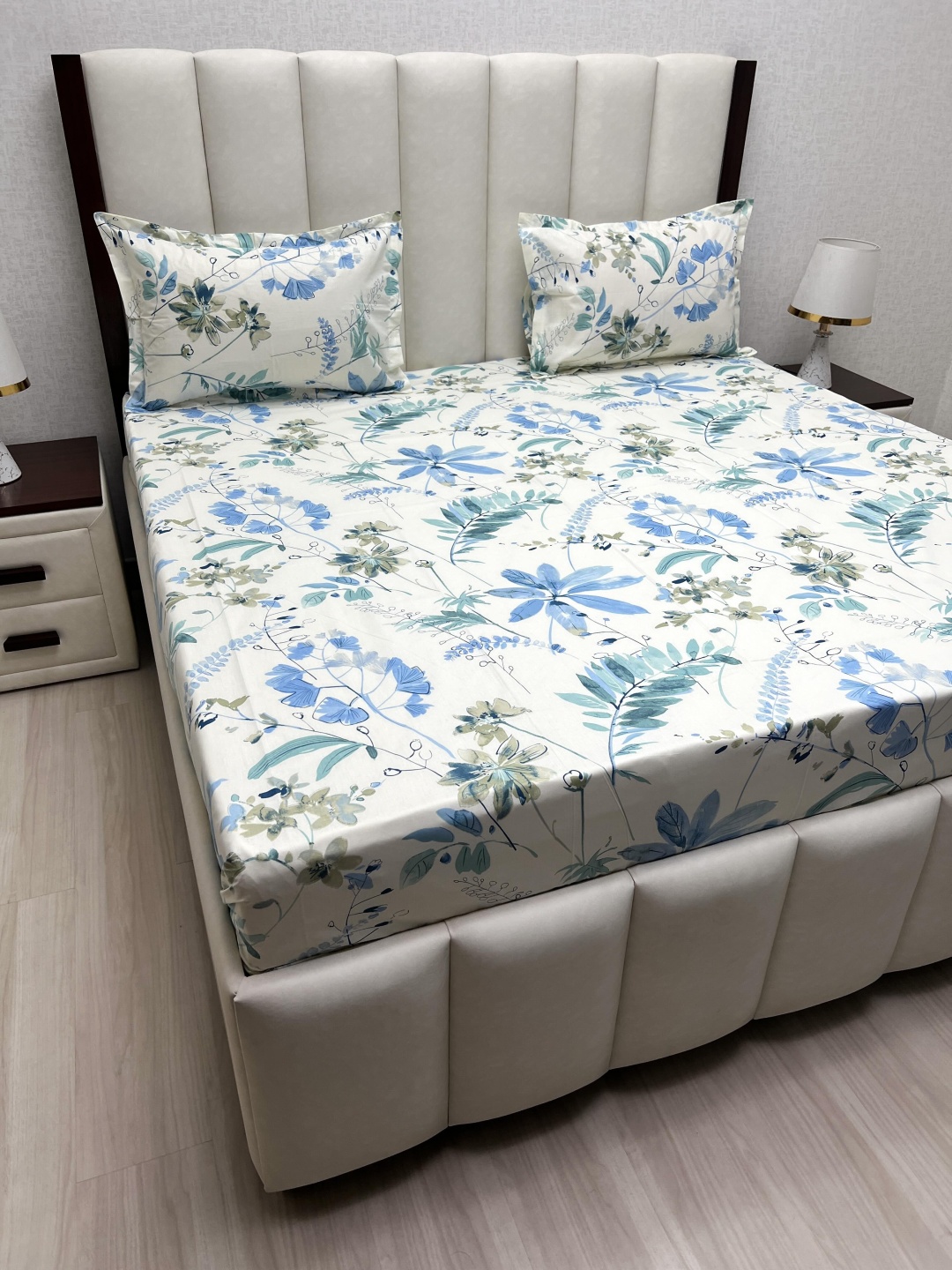 

Pure Decor Royal Velar White Printed Pure Cotton 380 TC King Bedsheet Set 2.74 m x 2.74 m