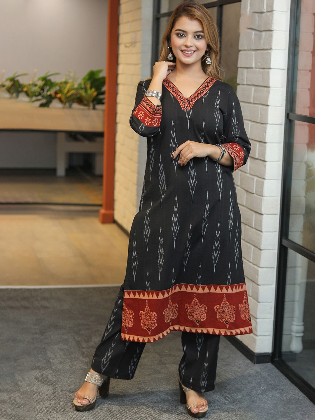 

Prasam Ethnic Motifs Printed Pure Cotton Kurta with Trouser, Black